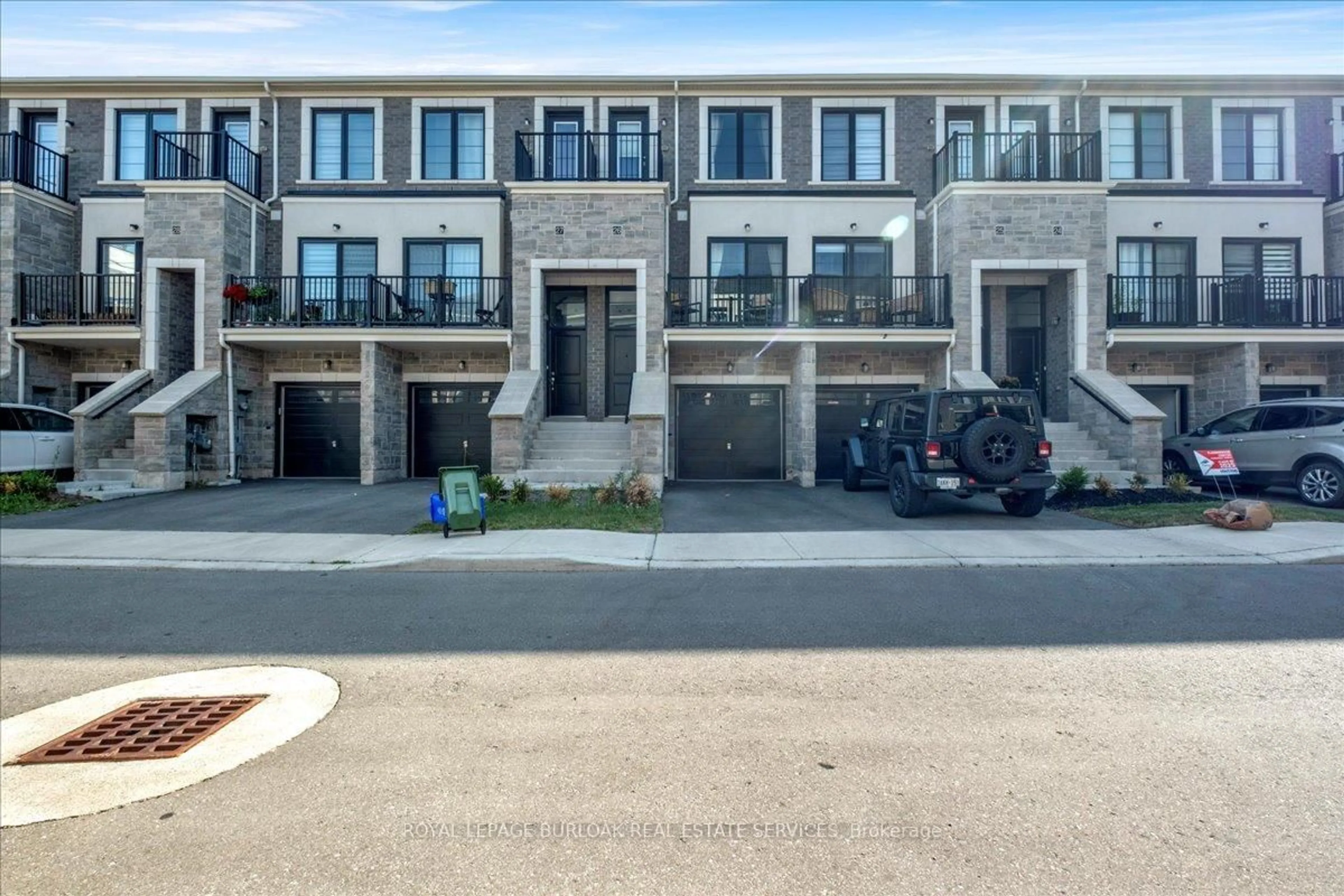 A pic from outside/outdoor area/front of a property/back of a property/a pic from drone, street for 383 Dundas St #26, Hamilton Ontario L8B 1X6