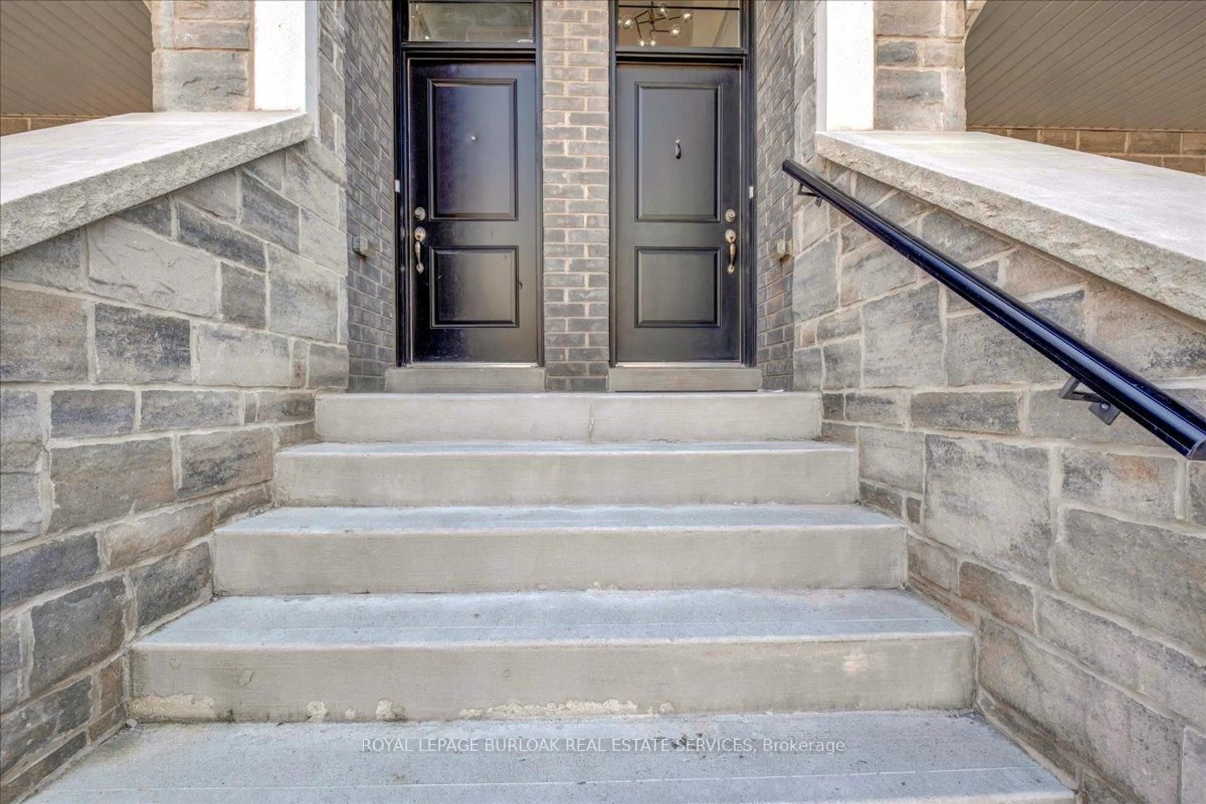 Stairs for 383 Dundas St #26, Hamilton Ontario L8B 1X6