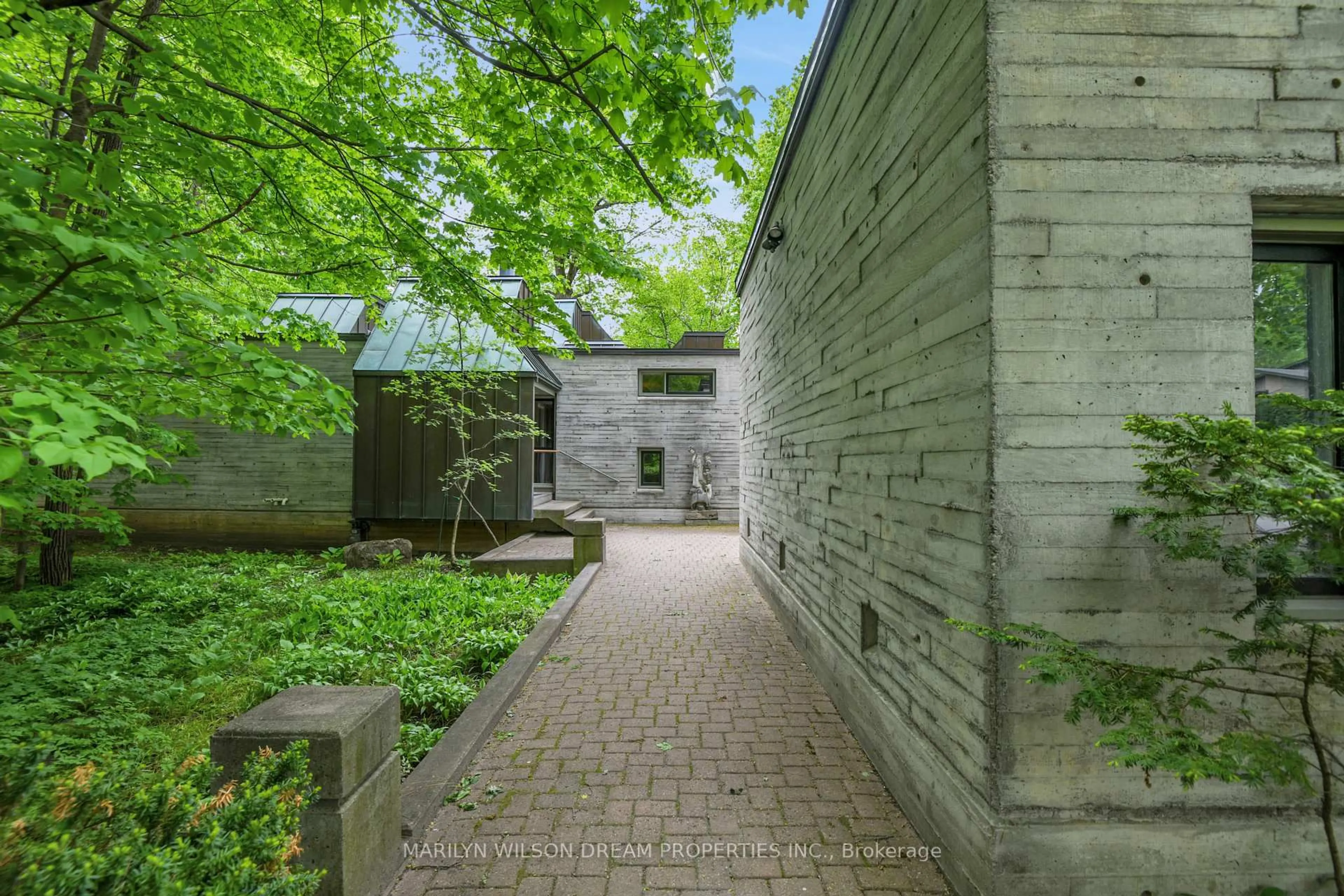 Patio, street for 145 Lakeway Dr, Ottawa Ontario K1L 5A9