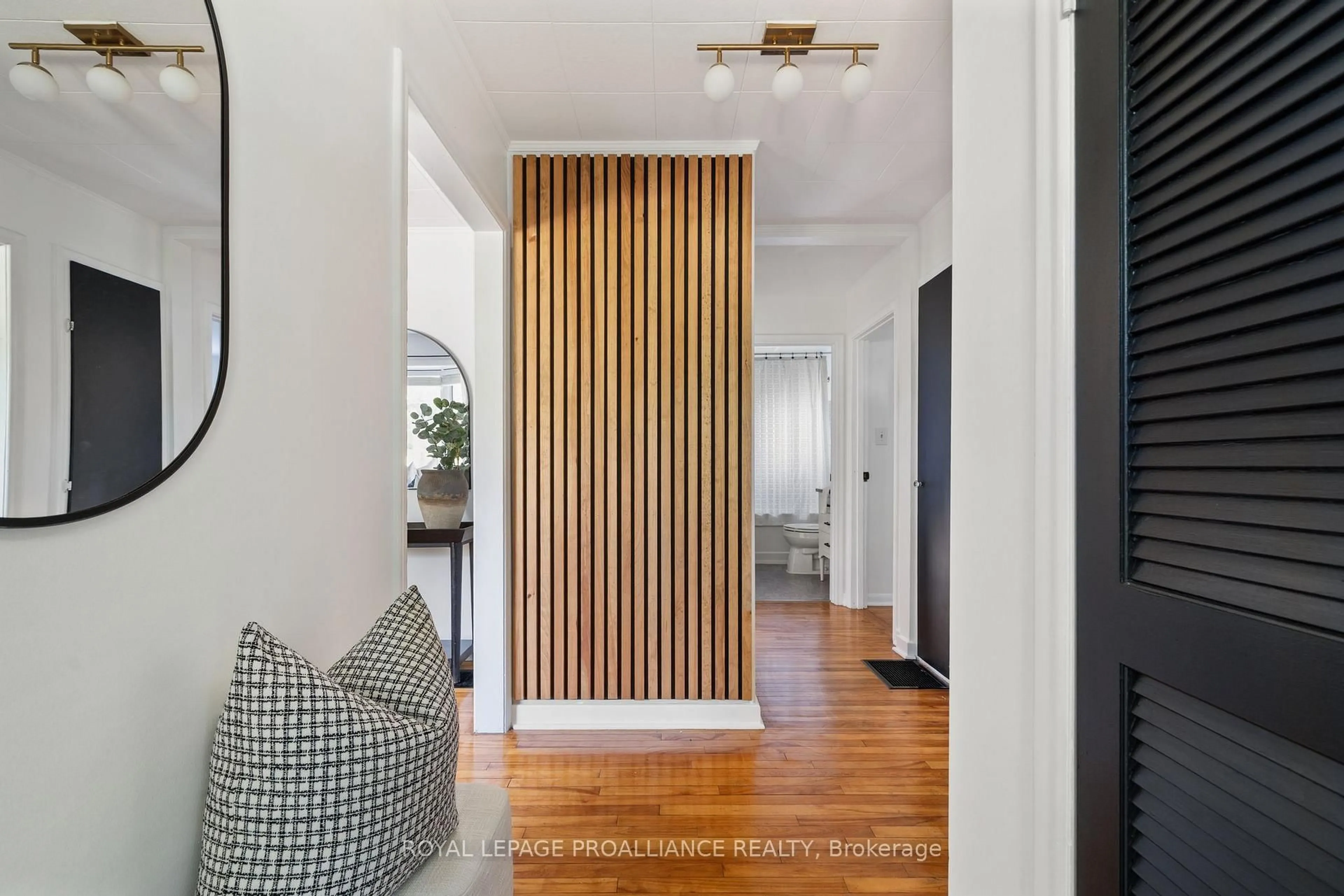 Indoor entryway for 170 Prince Edward St, Brighton Ontario K0K 1H0