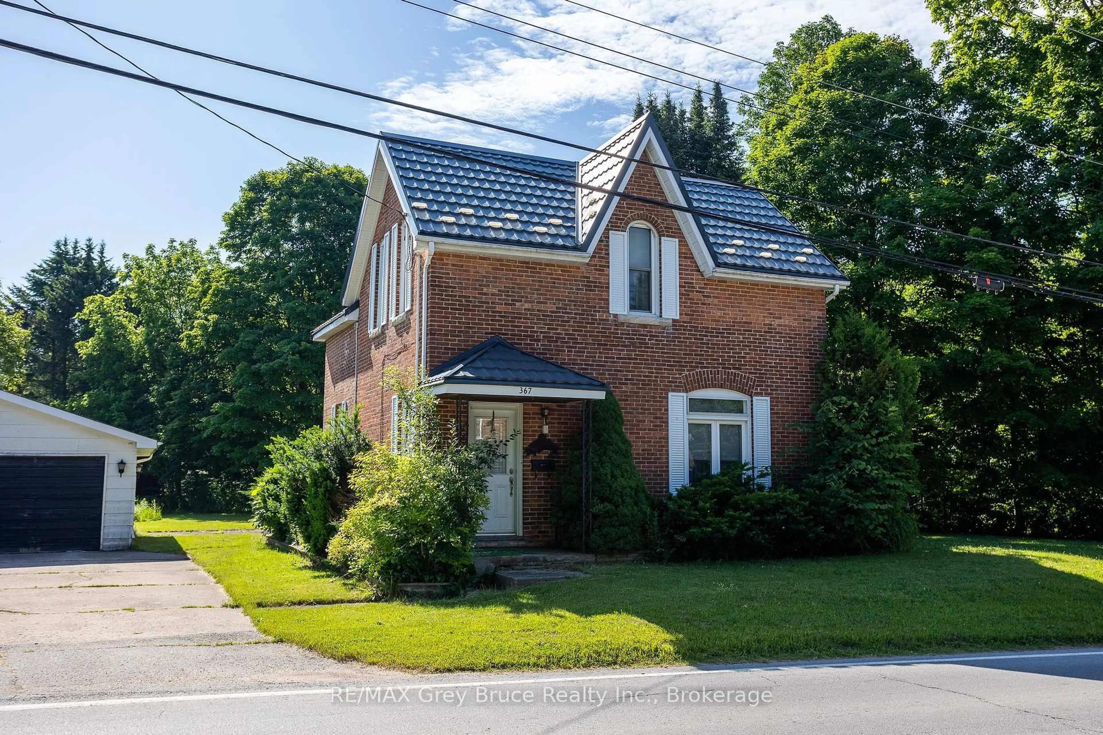 Home with brick exterior material, street for 367 2nd Ave SE Ave, Georgian Bluffs Ontario N4K 5T2