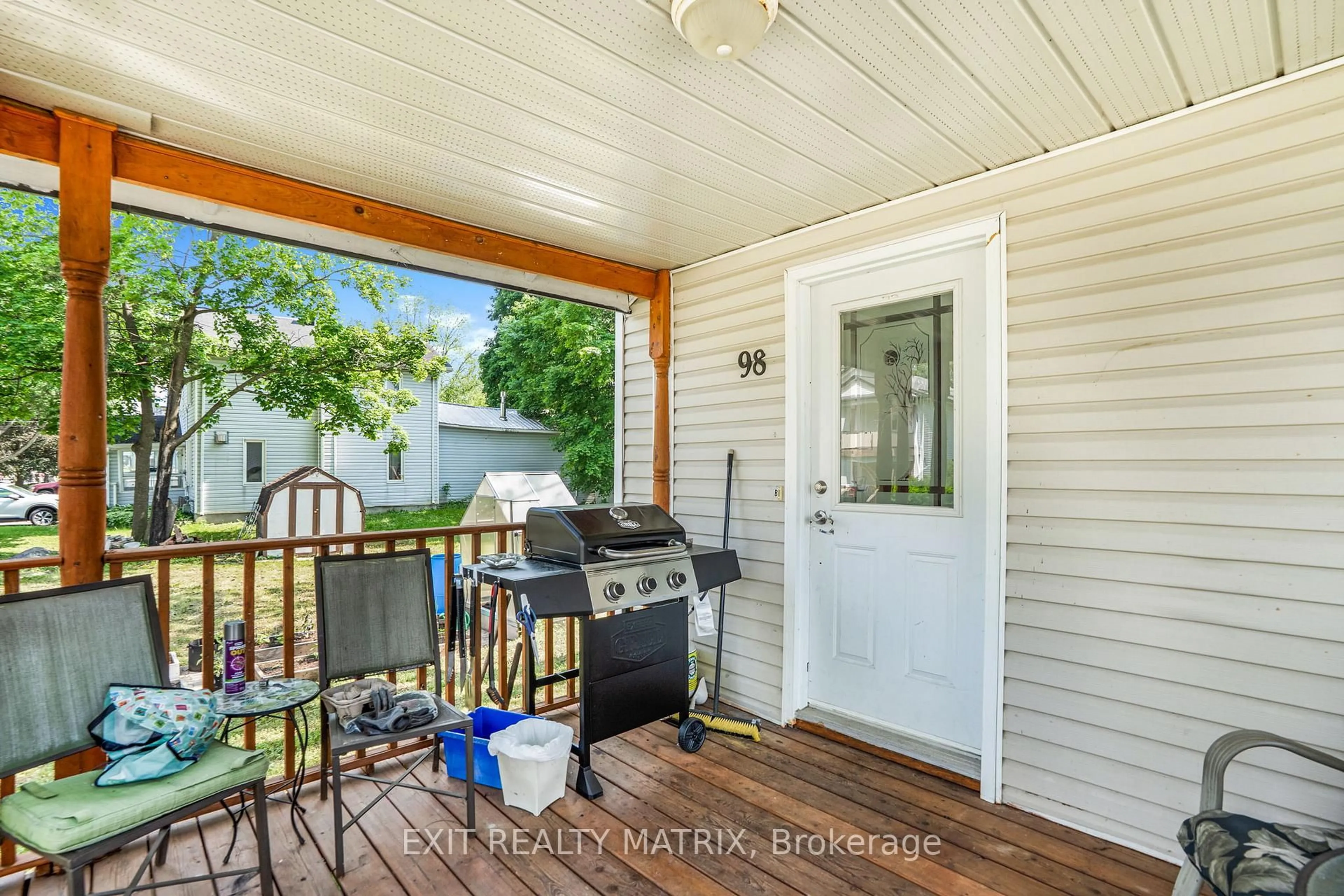 Patio, street for 98 Albert St, North Dundas Ontario K0C 1H0