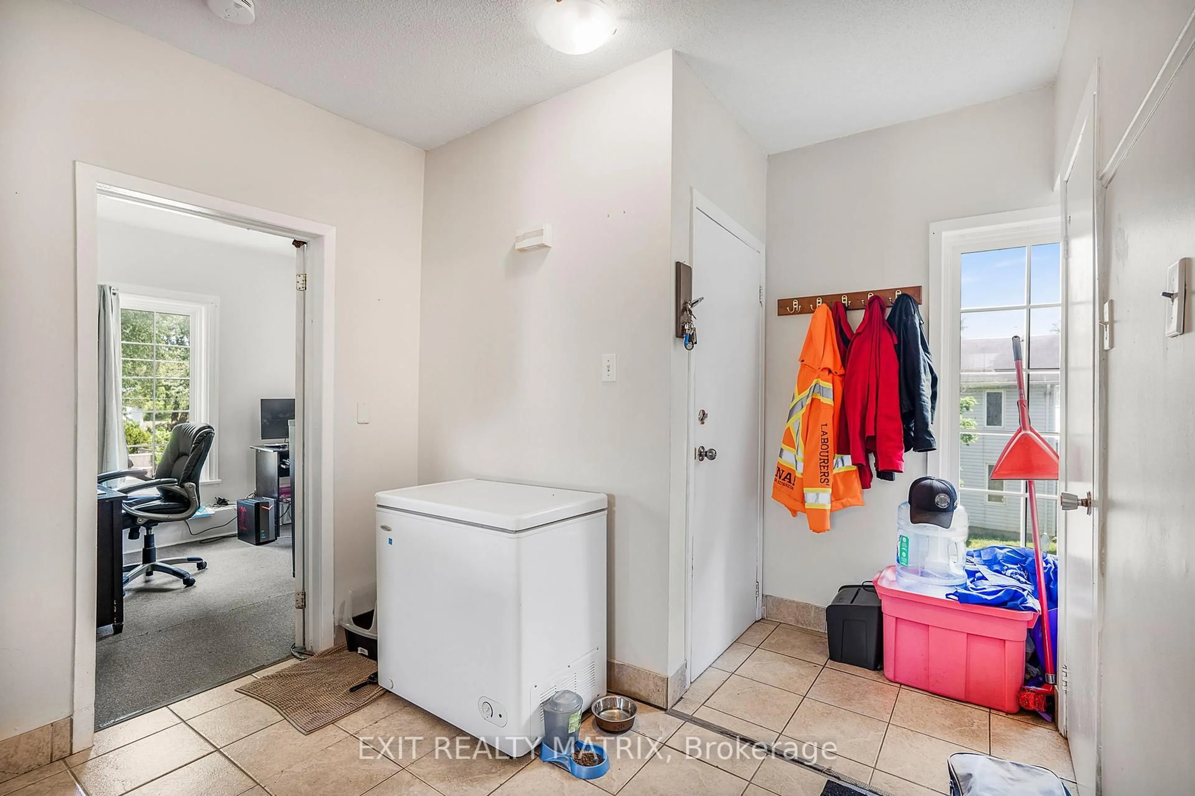 Laundry room for 98 Albert St, North Dundas Ontario K0C 1H0
