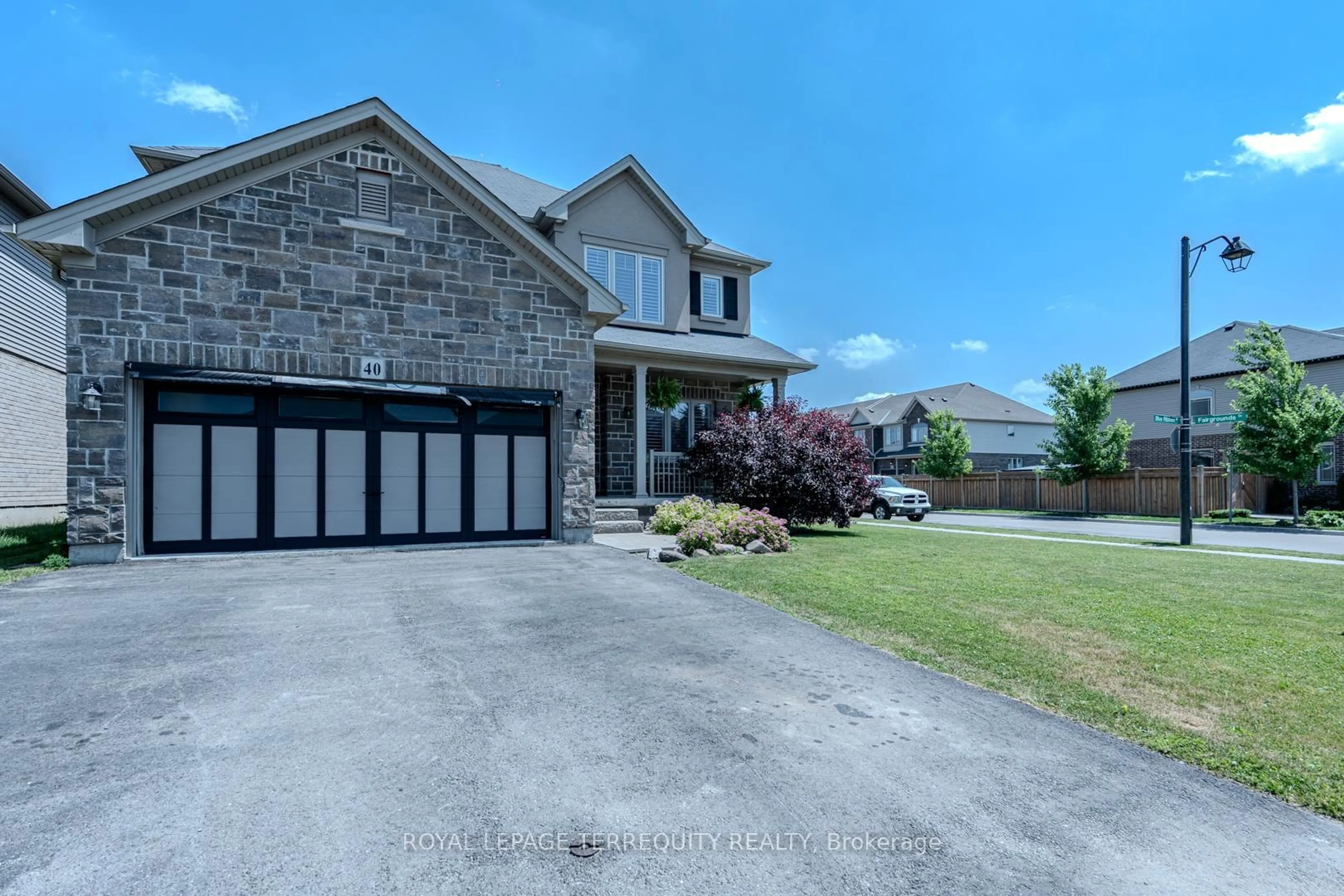 Unknown for 40 Blue Ribbon Way, Hamilton Ontario L0R 1C0
