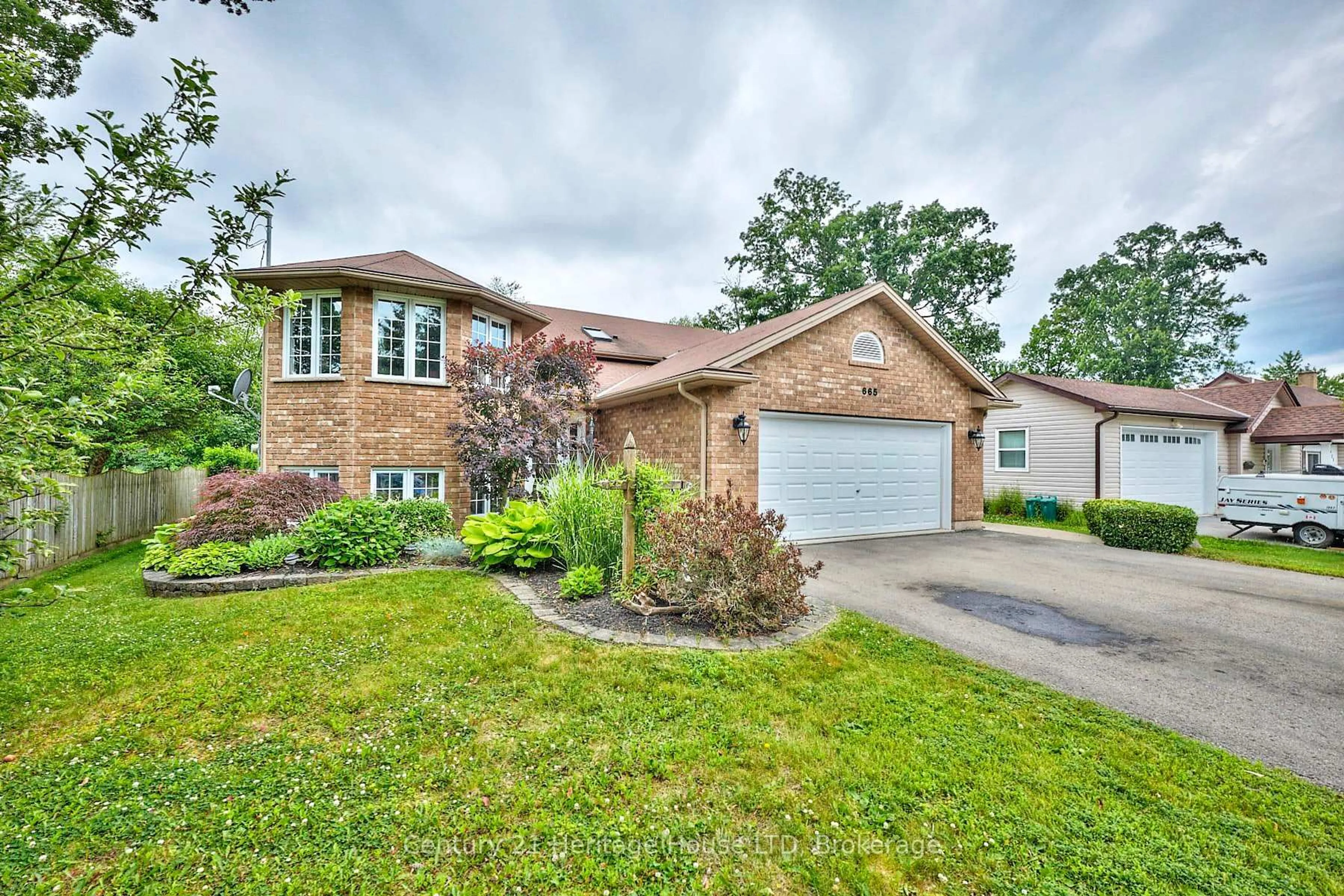 Home with brick exterior material, street for 665 Grandview Rd, Fort Erie Ontario L2A 4V4