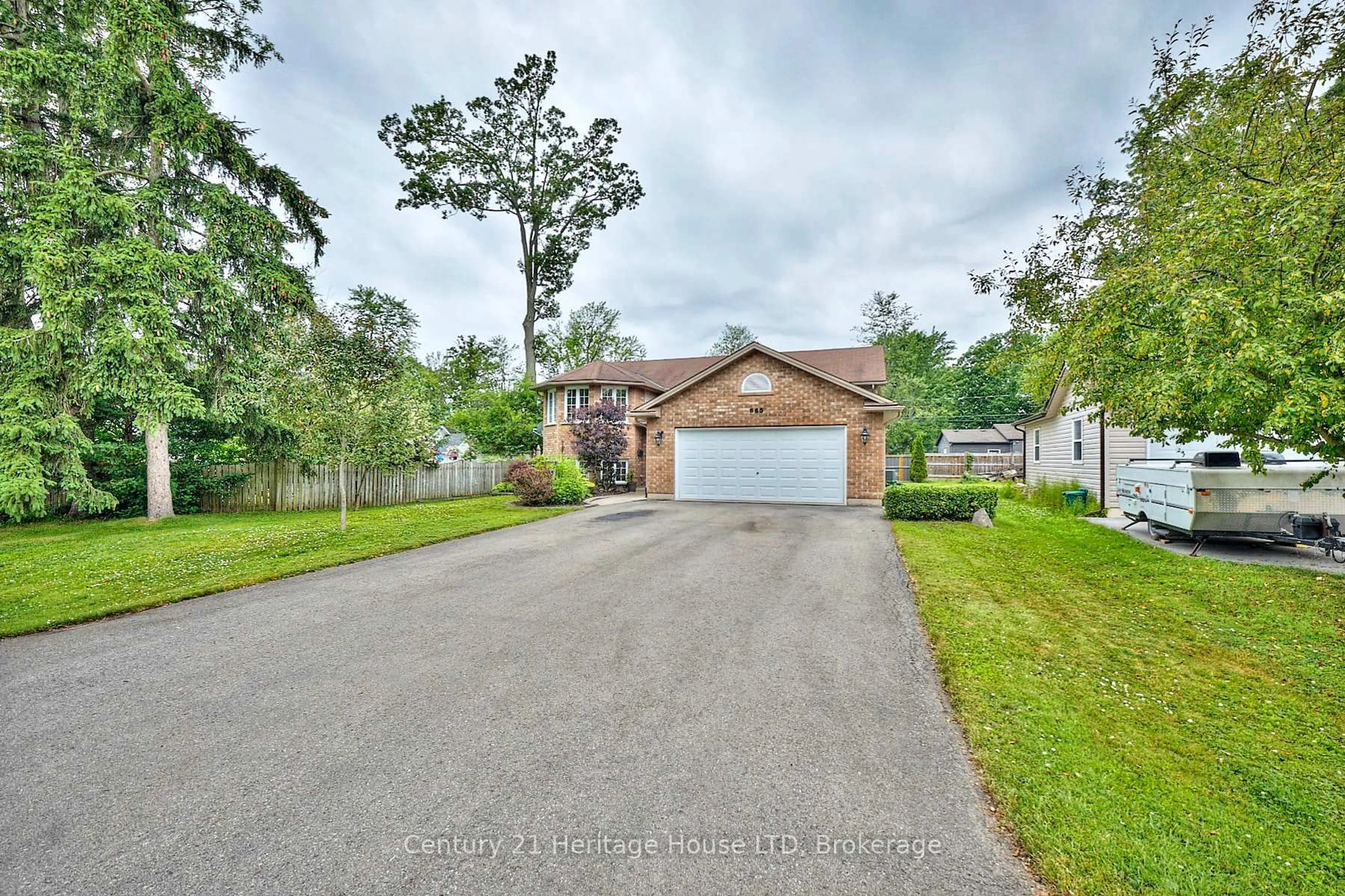 A pic from outside/outdoor area/front of a property/back of a property/a pic from drone, street for 665 Grandview Rd, Fort Erie Ontario L2A 4V4