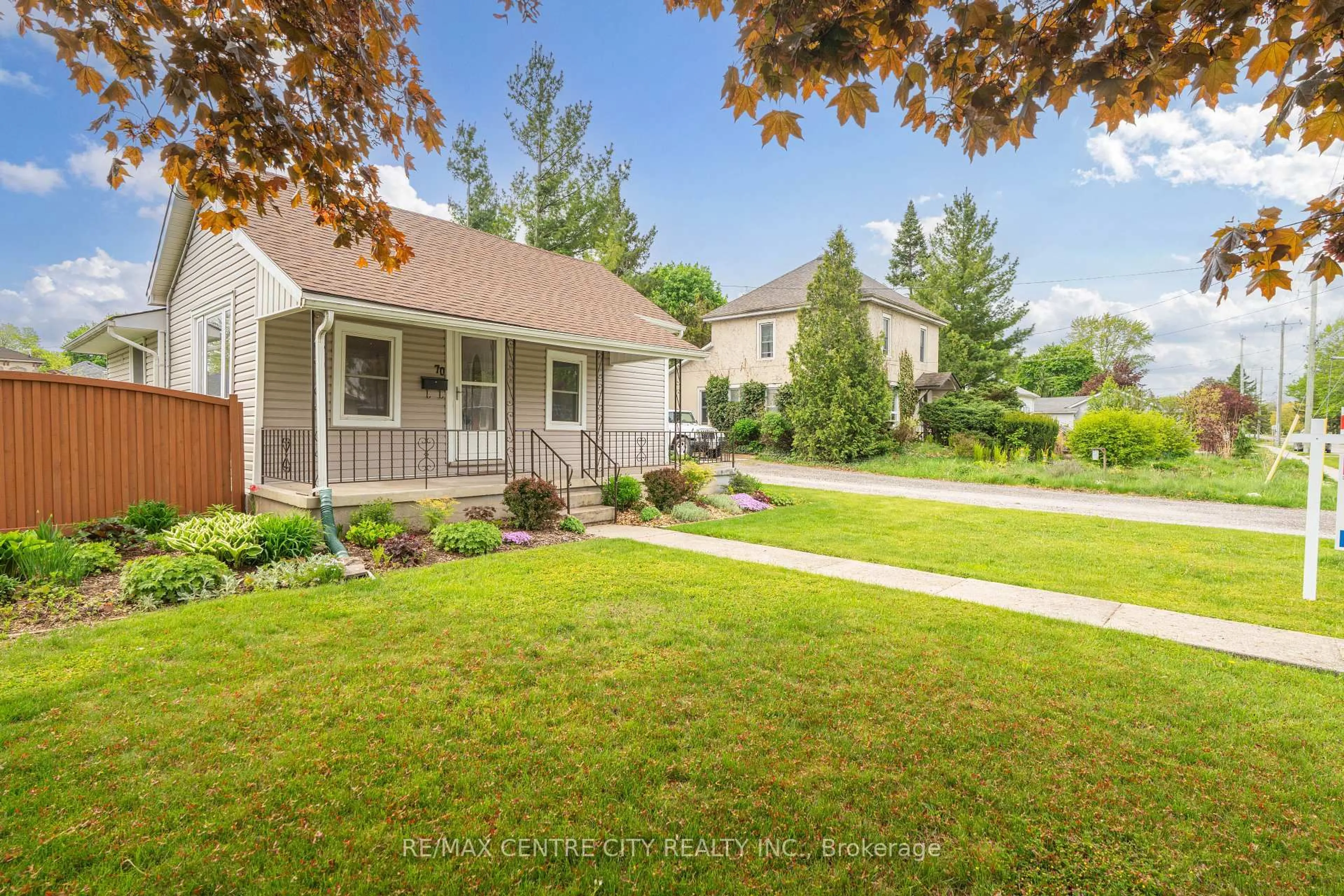 Home with vinyl exterior material, street for 70 Scott St, Strathroy-Caradoc Ontario N7G 1J4