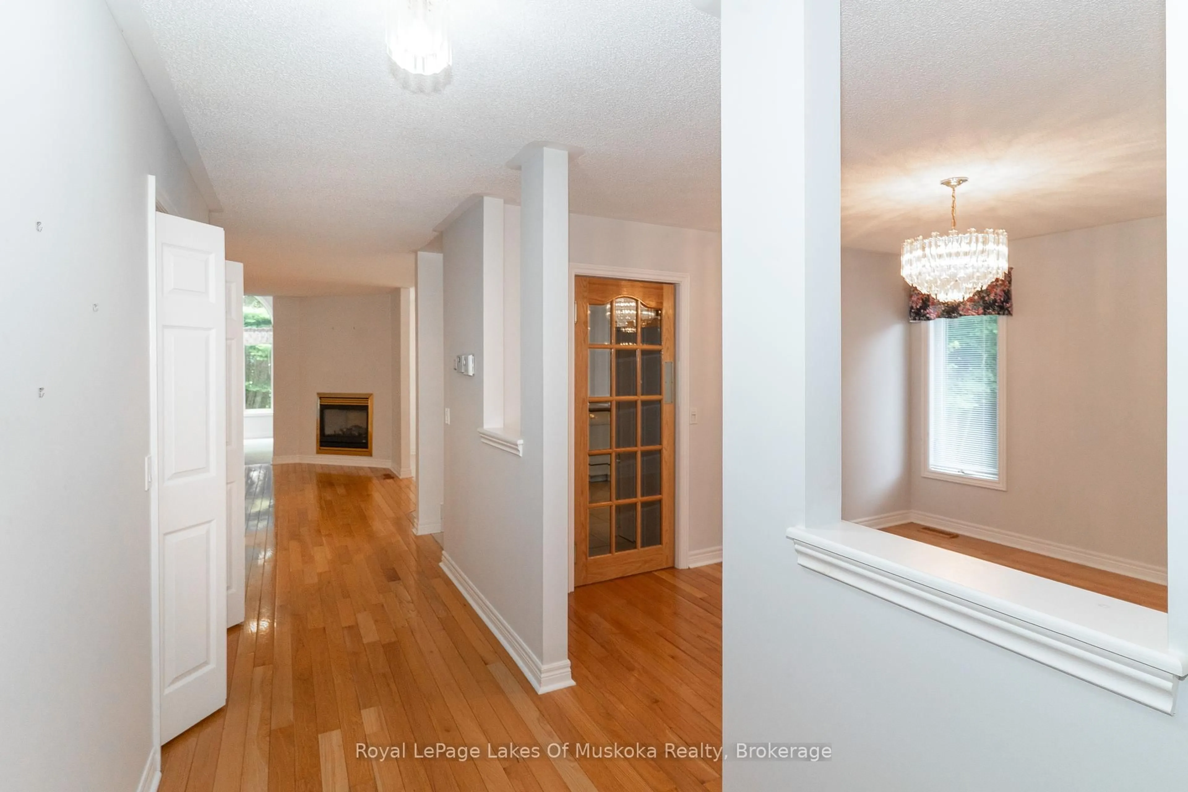 Indoor entryway for 25 Stonehedge Clse, Gravenhurst Ontario P1P 1Y7