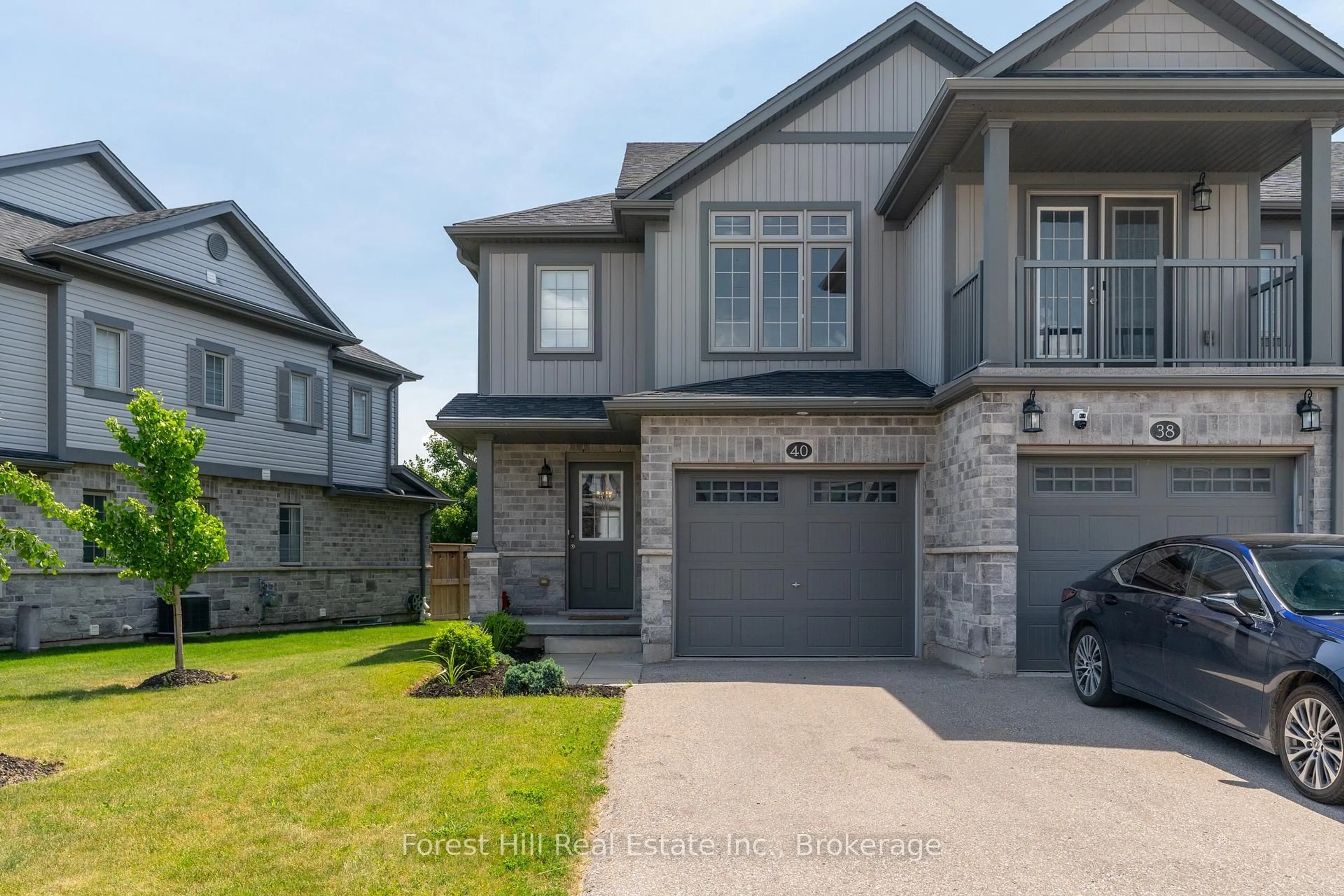 Home with brick exterior material, street for 40 Netherwood Rd, Kitchener Ontario N2P 0B7