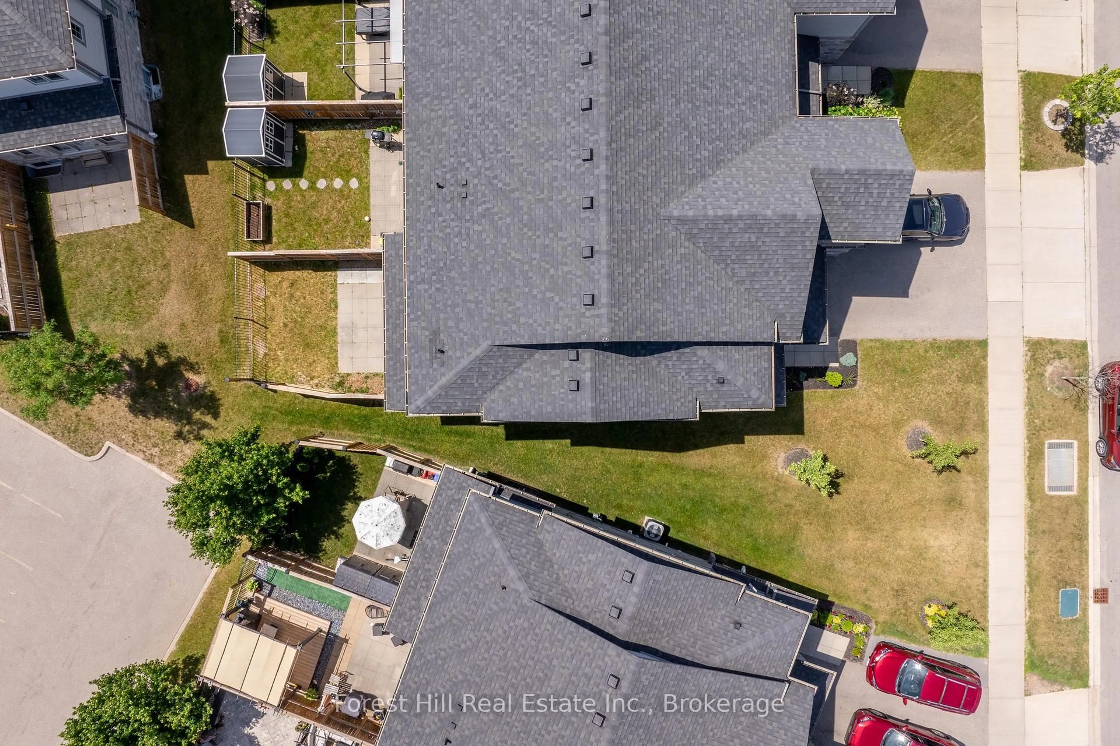 A pic from outside/outdoor area/front of a property/back of a property/a pic from drone, street for 40 Netherwood Rd, Kitchener Ontario N2P 0B7