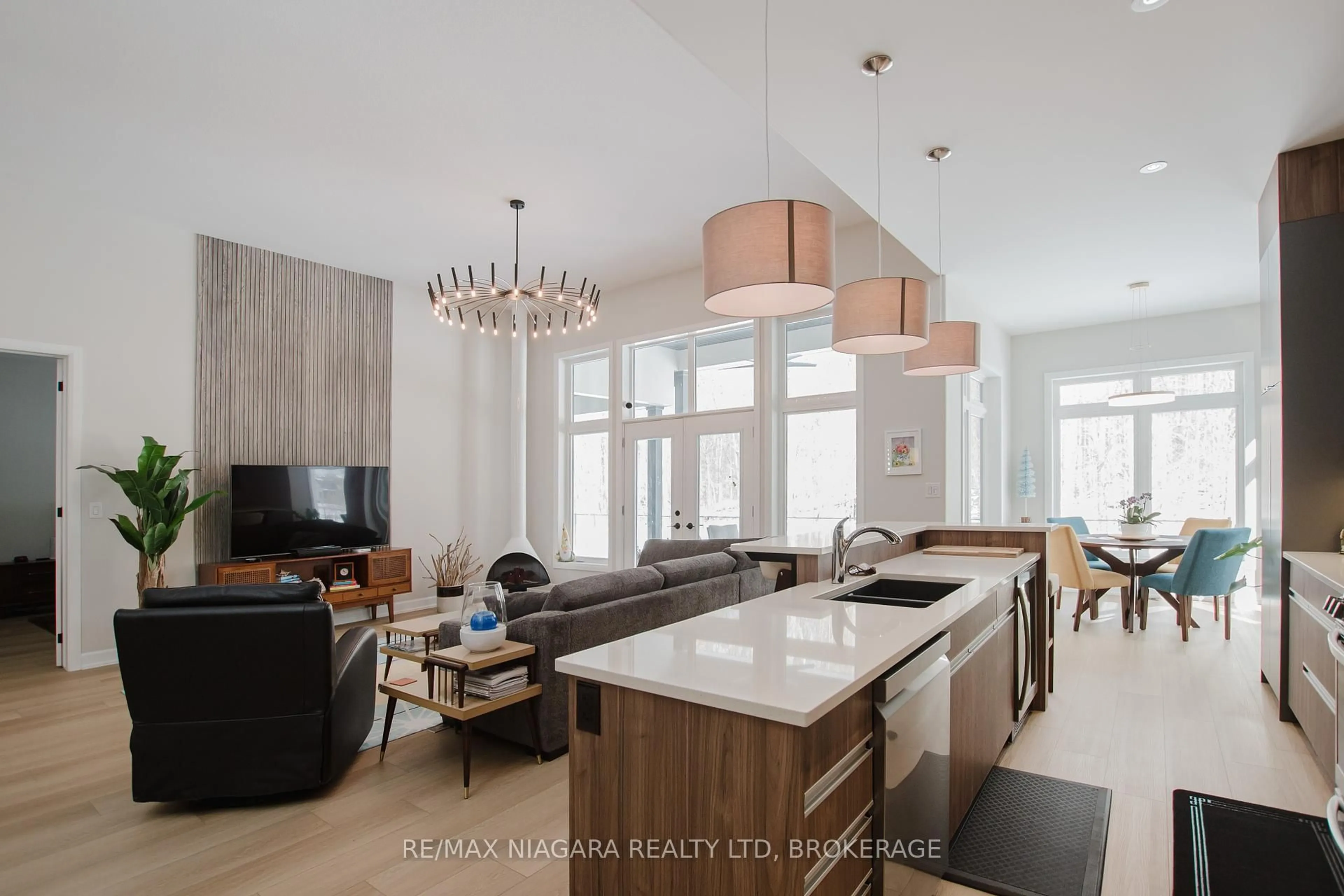 Open concept kitchen, unknown for 3376 Whispering Woods Tr, Fort Erie Ontario L0S 1N0