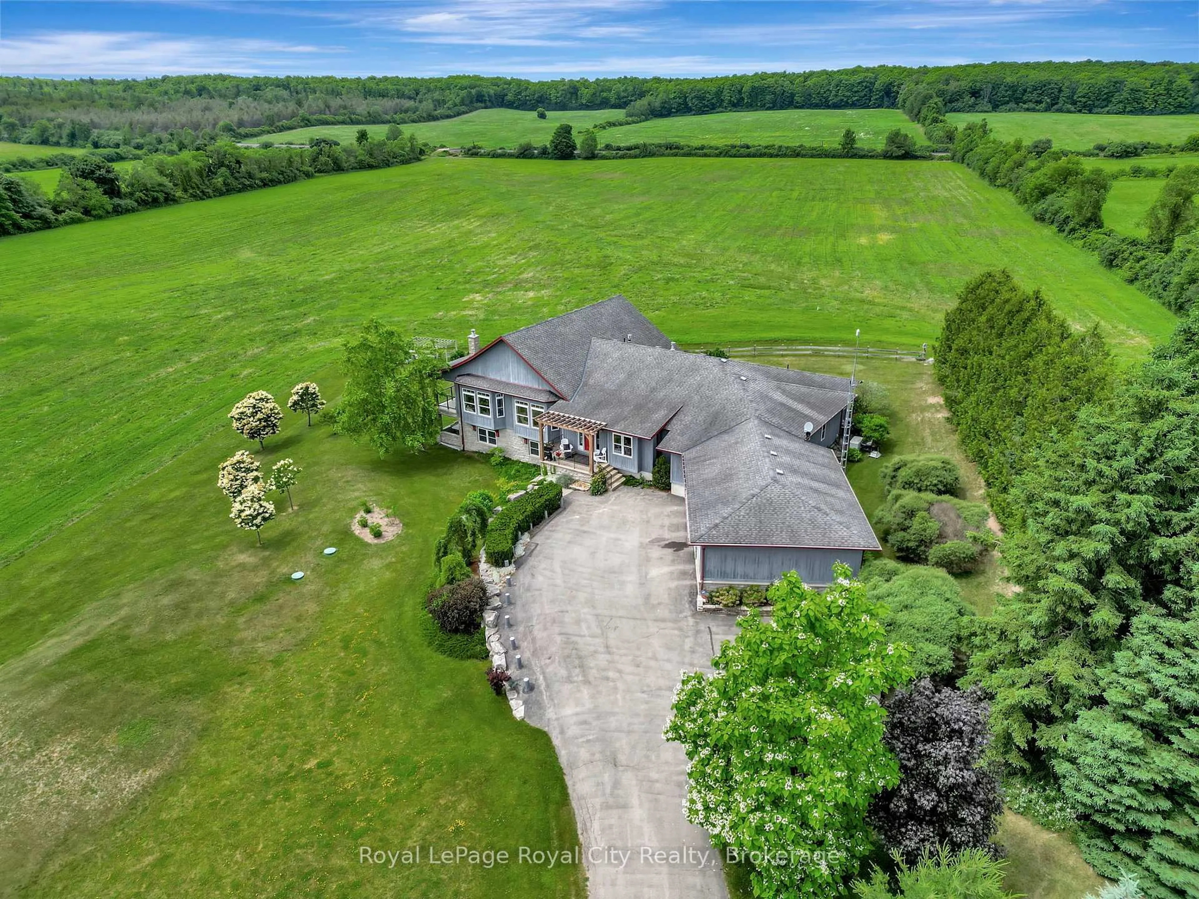 A pic from outside/outdoor area/front of a property/back of a property/a pic from drone, unknown for 7122 Gore Rd, Puslinch Ontario N0B 2J0