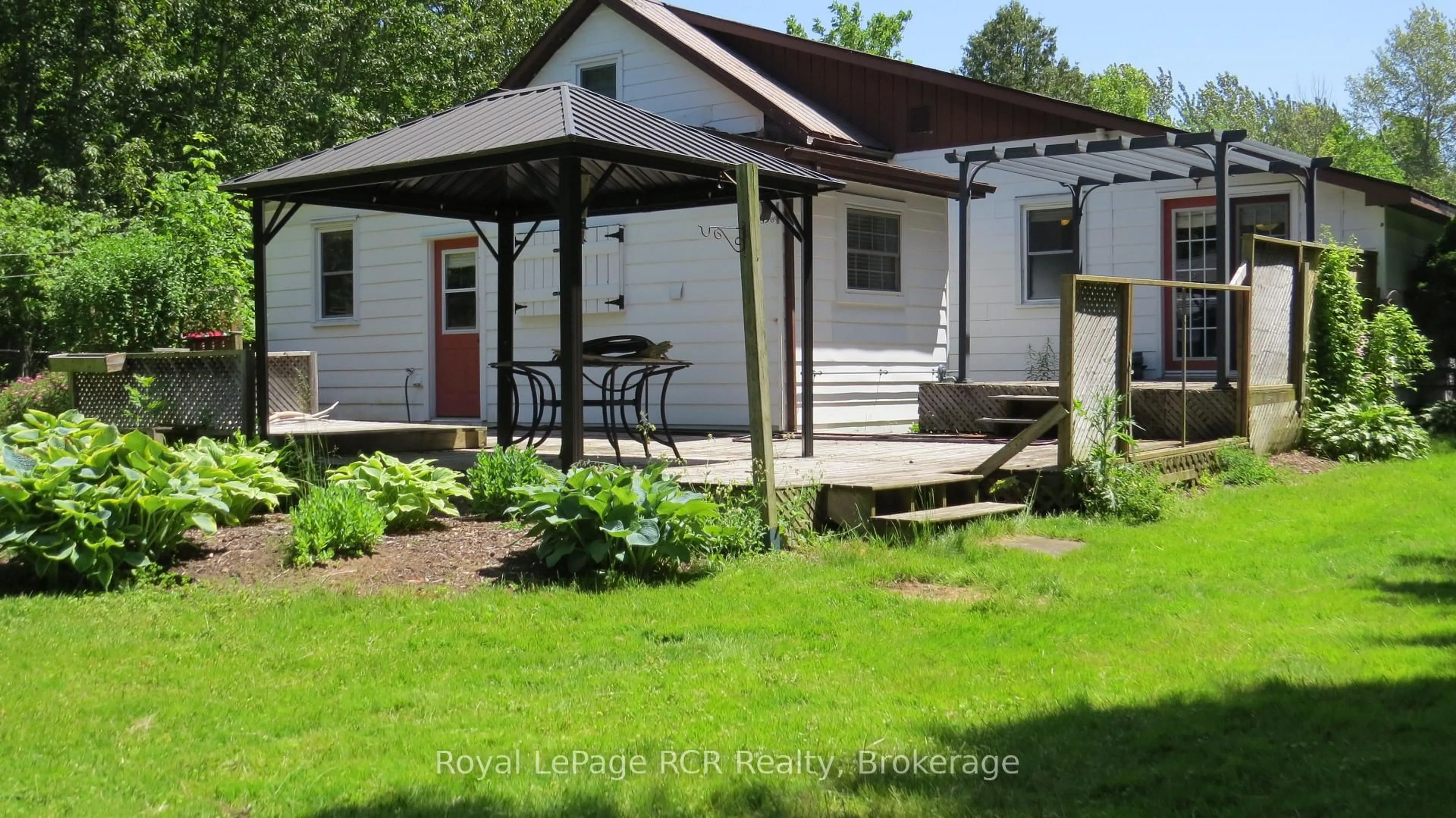 Patio, street for 164 EDWARD St, Saugeen Shores Ontario N0H 2L0