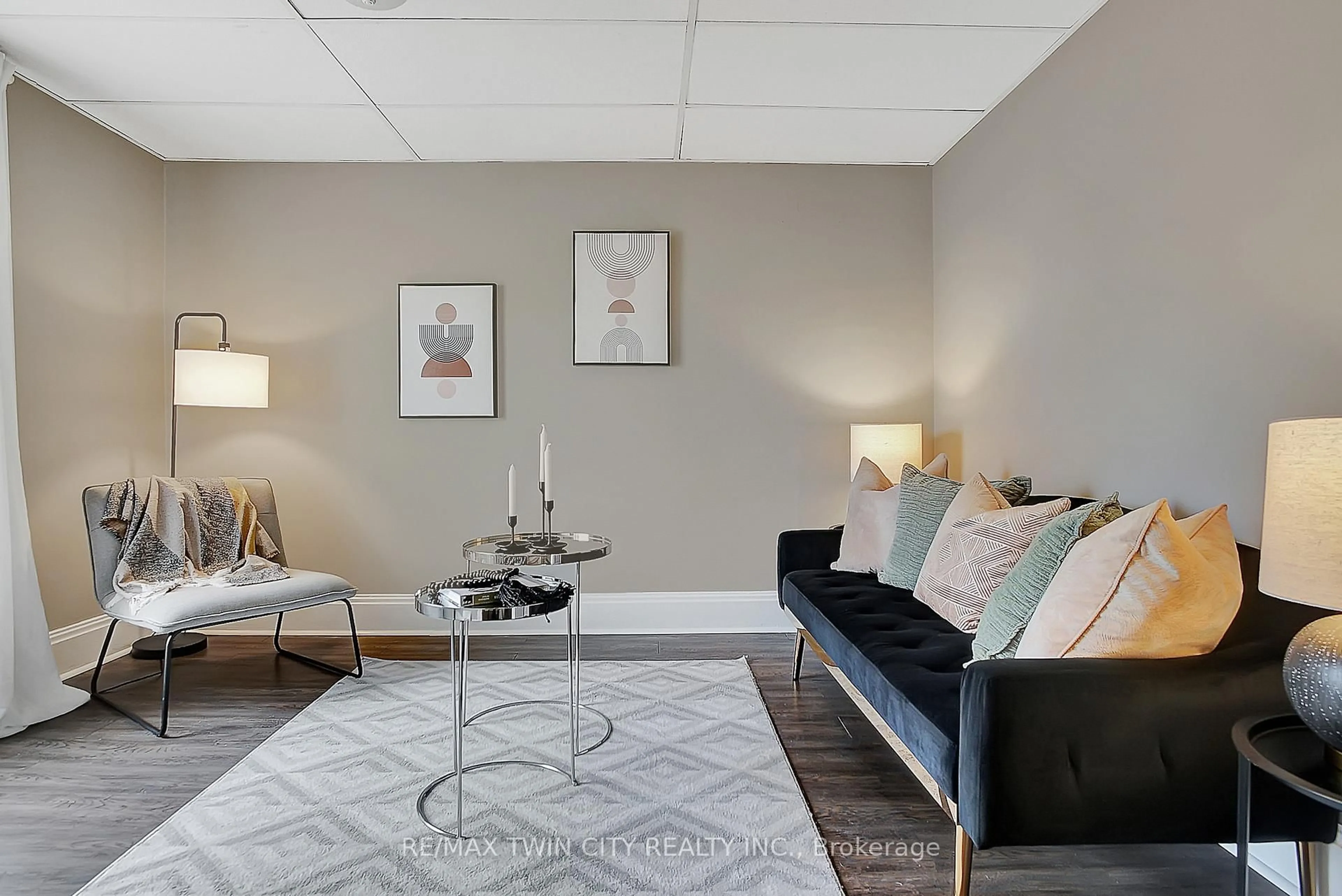 Living room with furniture, unknown for 211 Dolph St, Cambridge Ontario N3H 2A6