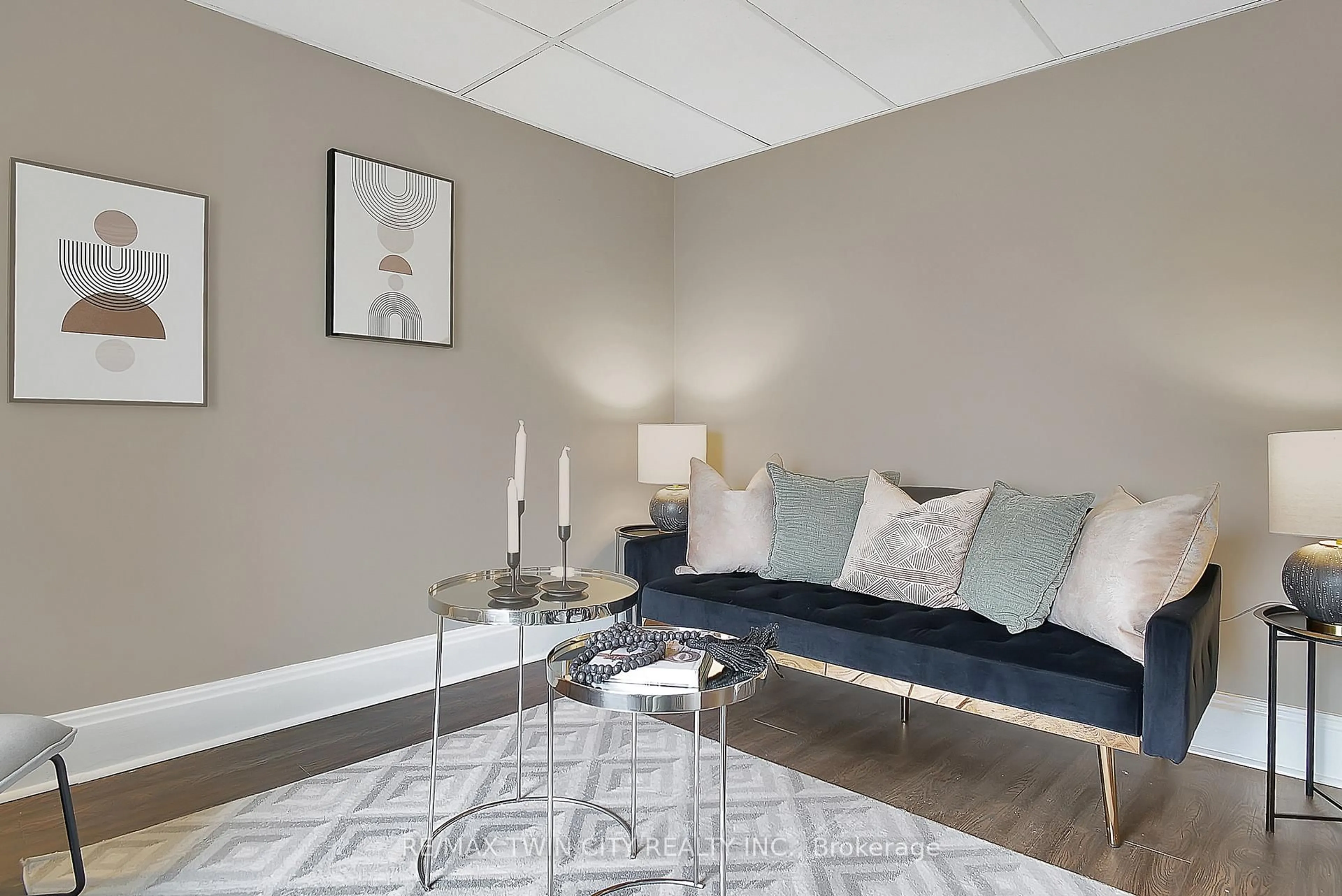 Living room with furniture, unknown for 211 Dolph St, Cambridge Ontario N3H 2A6