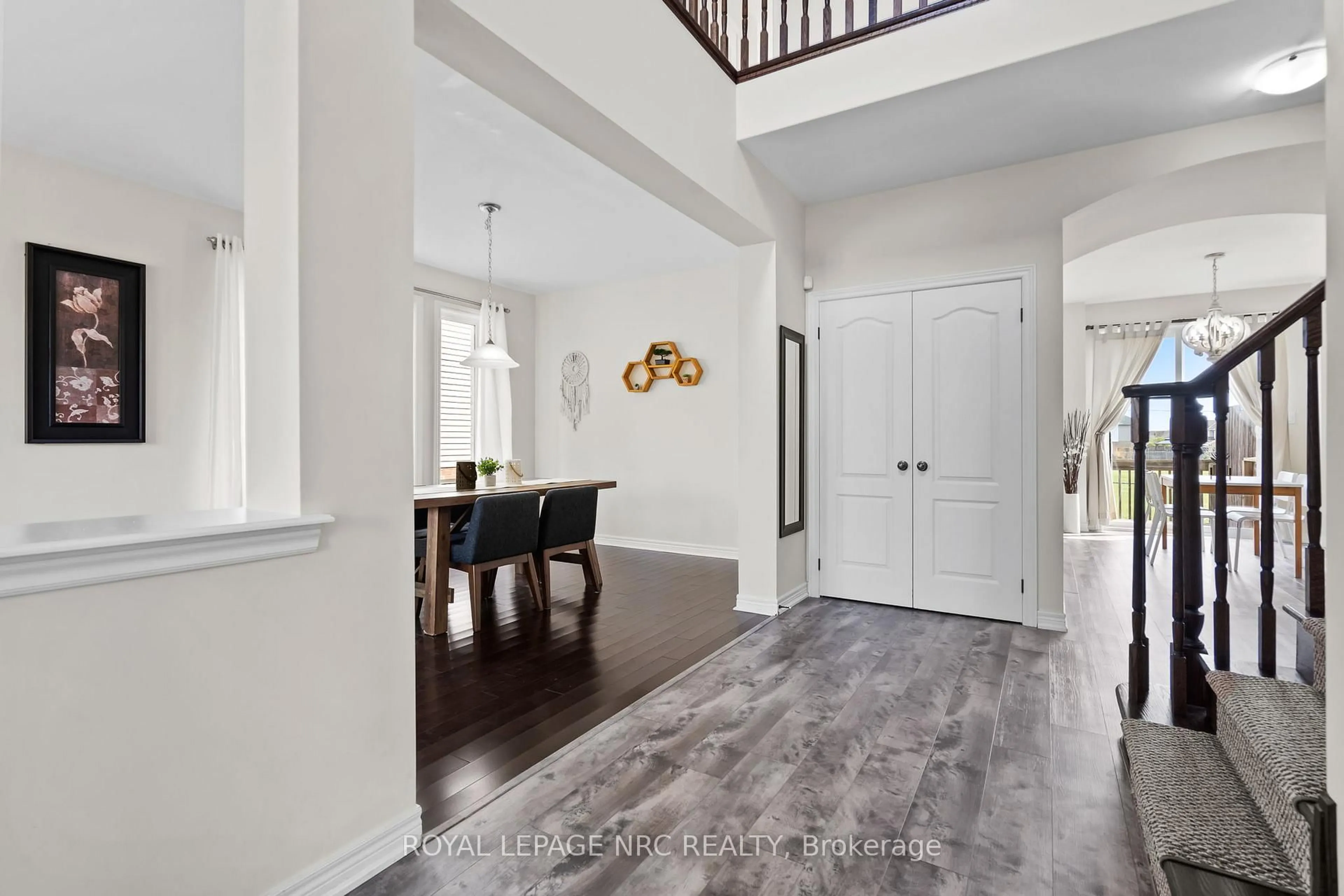 Indoor entryway for 8720 Milomir St, Niagara Falls Ontario L2H 0A7