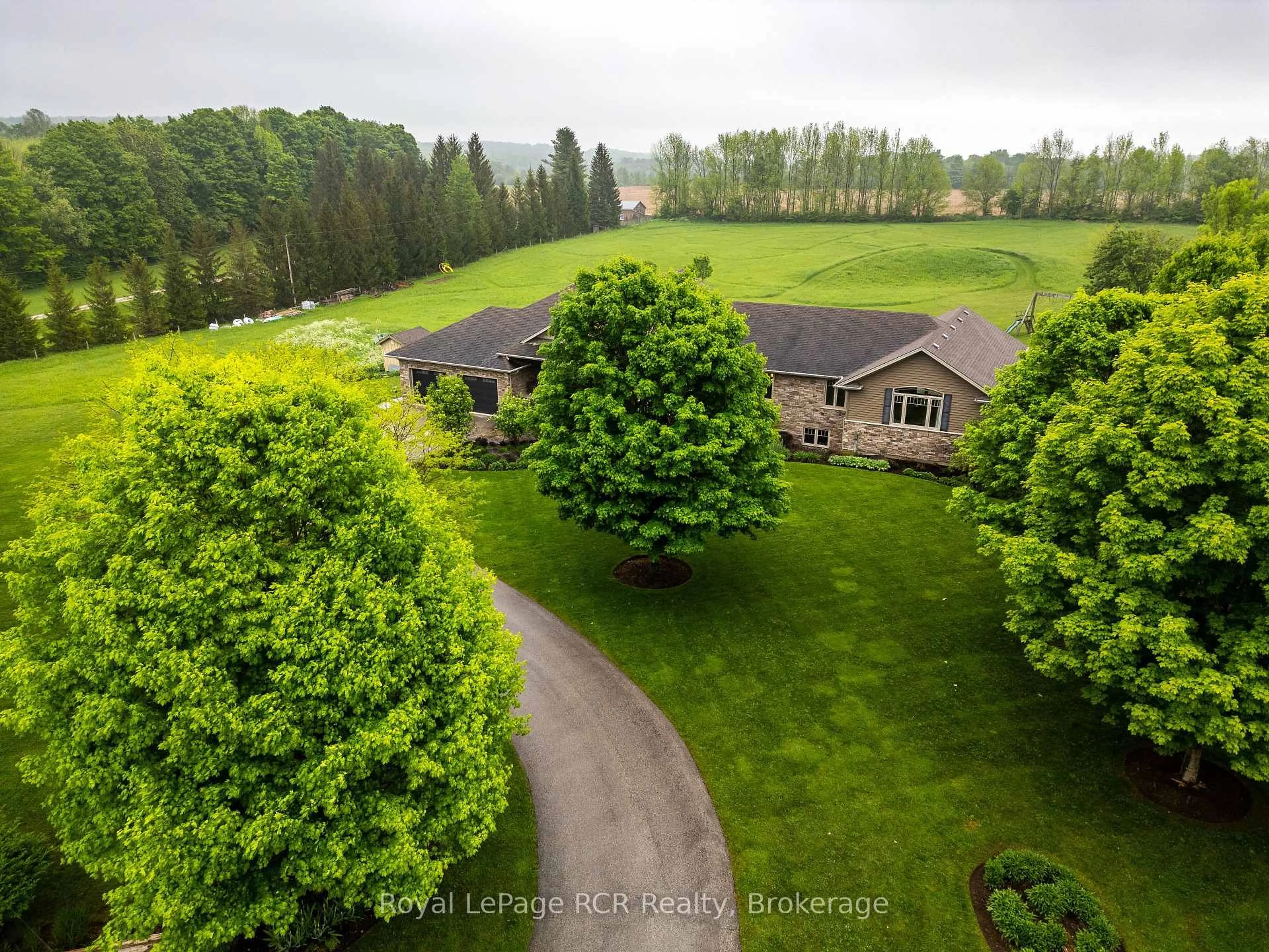 A pic from outside/outdoor area/front of a property/back of a property/a pic from drone, unknown for 023038 Holland-Sydenham Townline, Chatsworth Ontario N0H 1G0