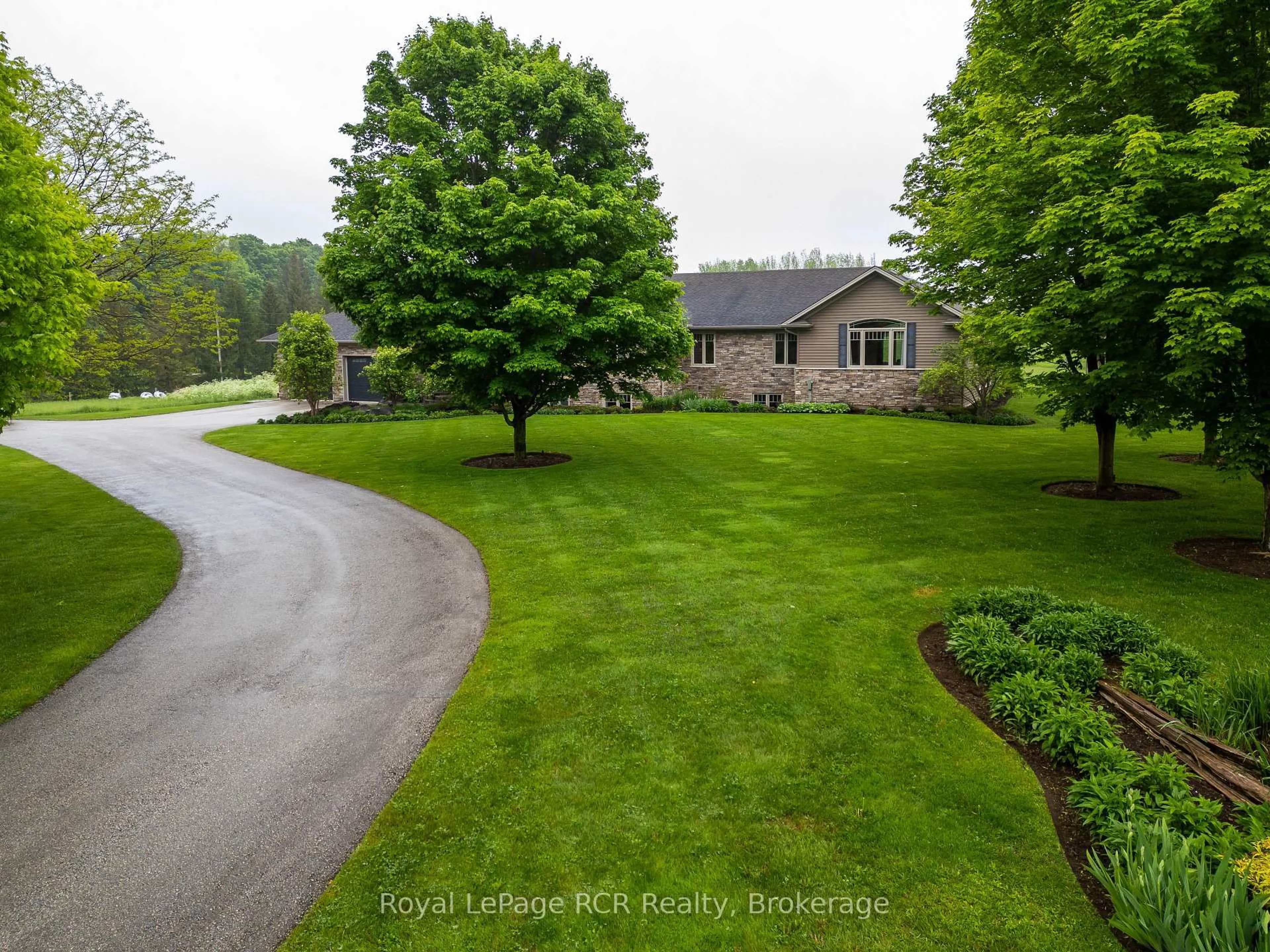 A pic from outside/outdoor area/front of a property/back of a property/a pic from drone, unknown for 023038 Holland-Sydenham Townline, Chatsworth Ontario N0H 1G0