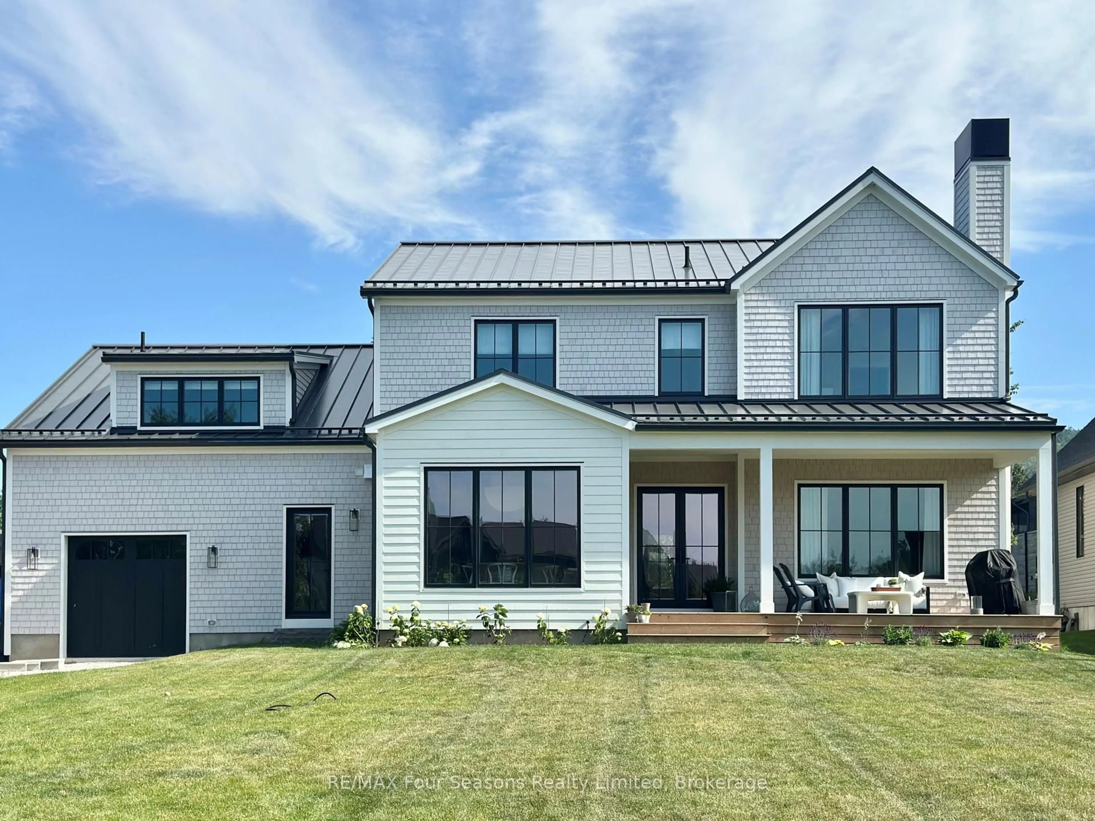 Home with brick exterior material, unknown for 111 Lendvay Ally, Blue Mountains Ontario L9Y 0S3