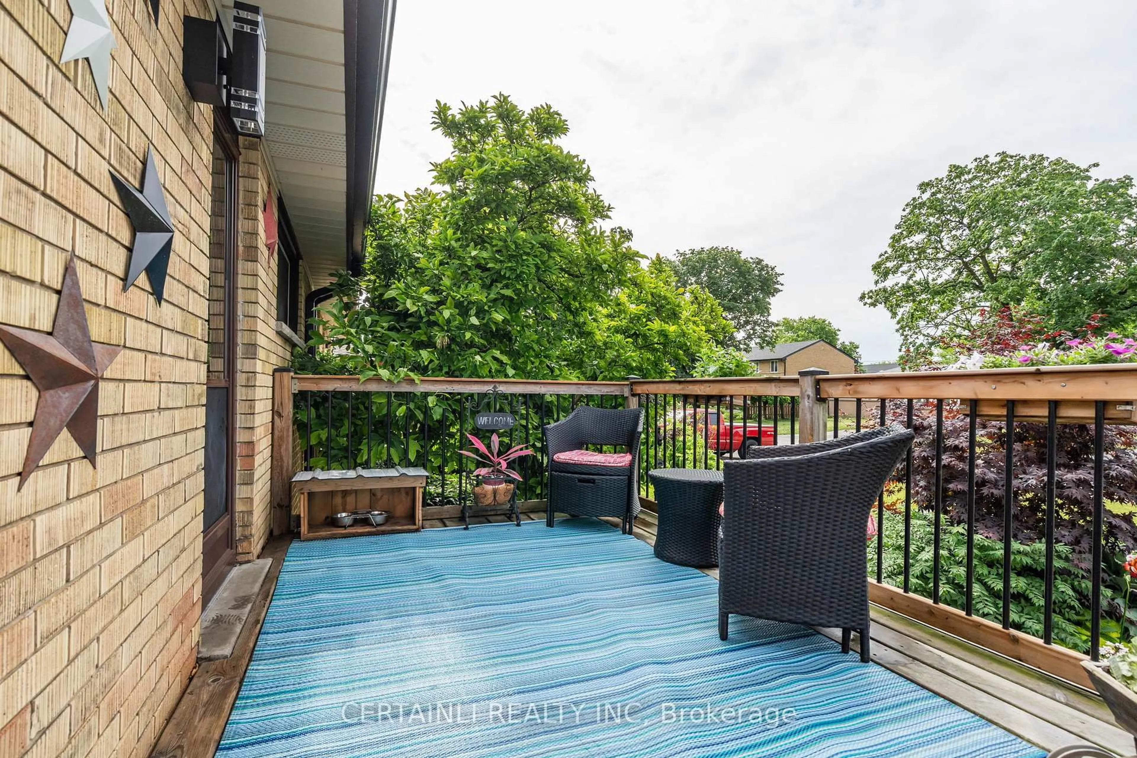 Patio, unknown for 97 Queenston Cres, London East Ontario N5W 1N7