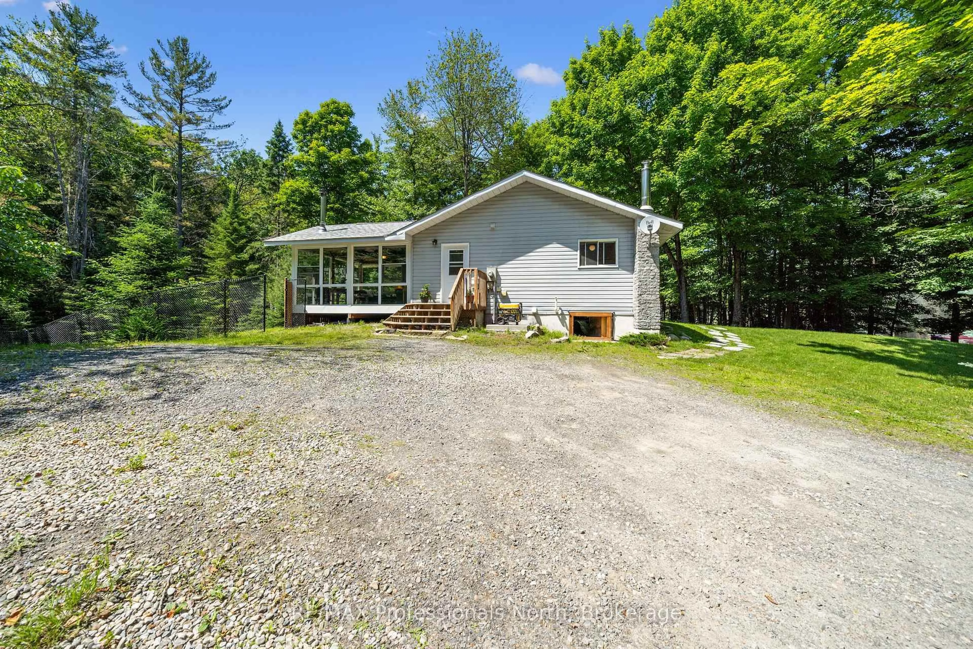 A pic from outside/outdoor area/front of a property/back of a property/a pic from drone, water/lake/river/ocean view for 504 South Waseosa Lake Rd, Huntsville Ontario P1H 2N5