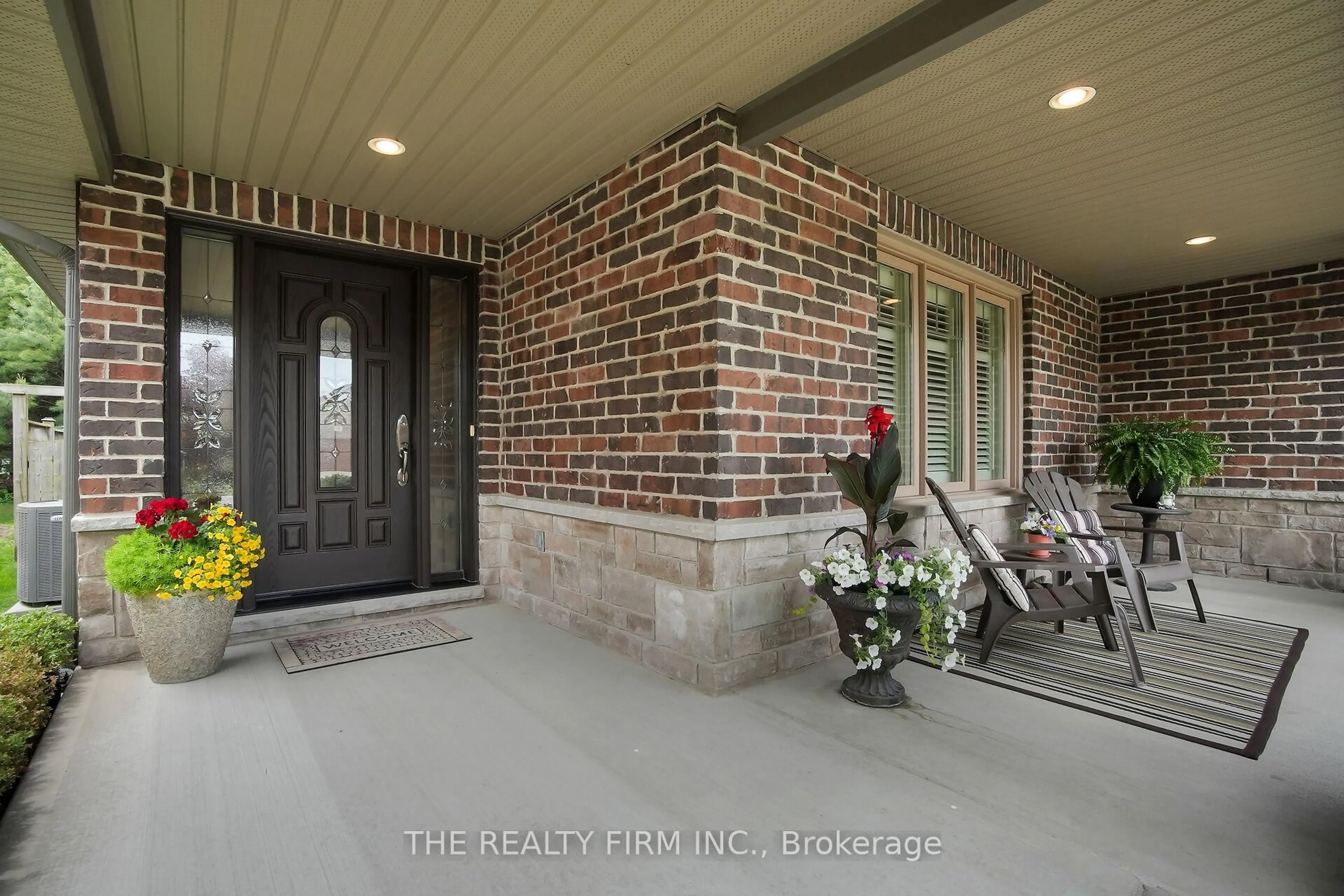 Indoor entryway for 364 Darcy Dr, Strathroy-Caradoc Ontario N7G 0A1