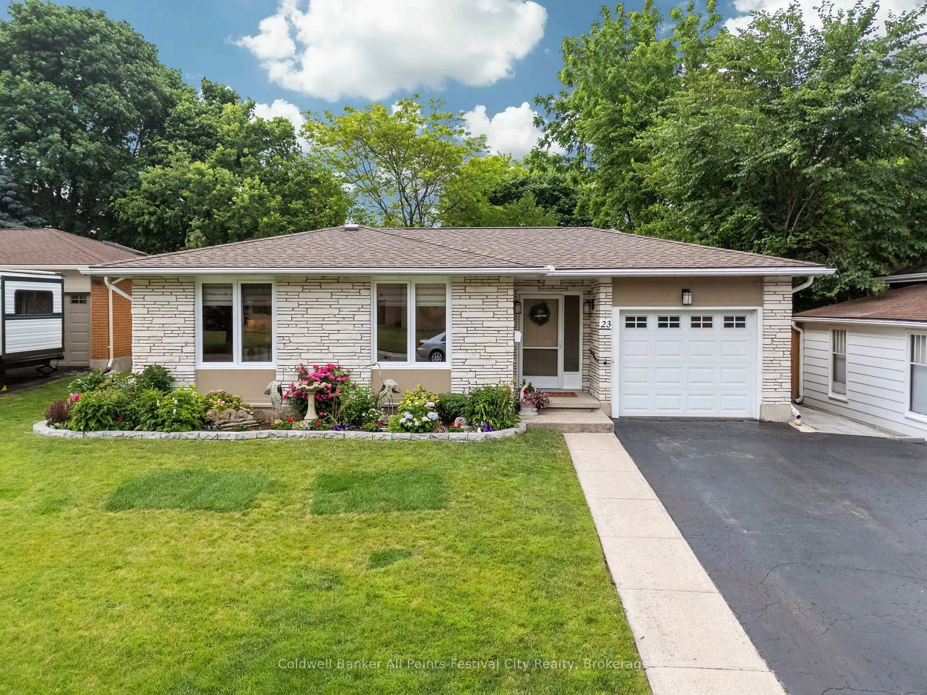 Home with brick exterior material, street for 23 Trafalgar St, Goderich Ontario N7A 1T3