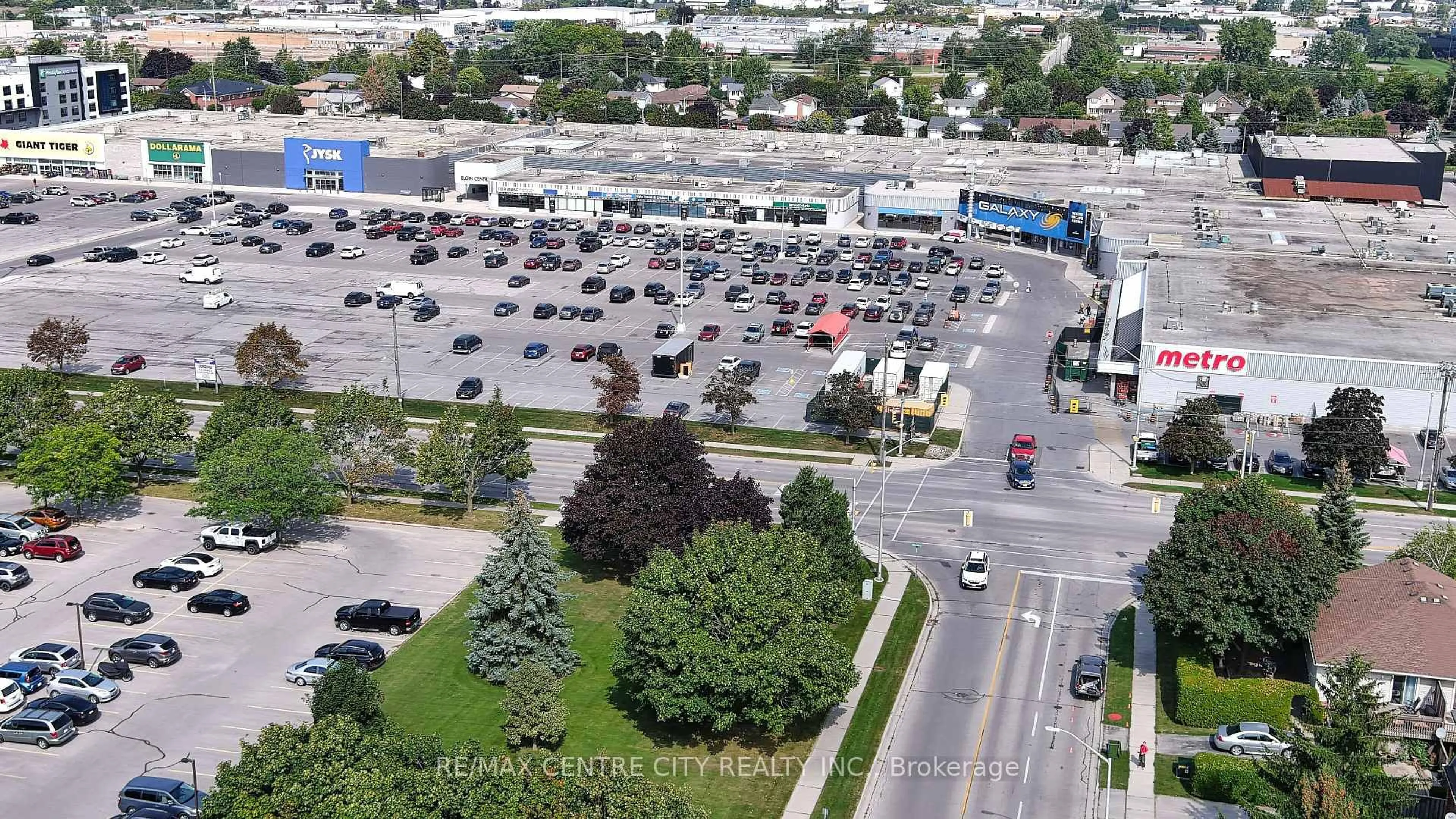 A pic from outside/outdoor area/front of a property/back of a property/a pic from drone, street for 440 Wellington St #118, St. Thomas Ontario N5R 5X5