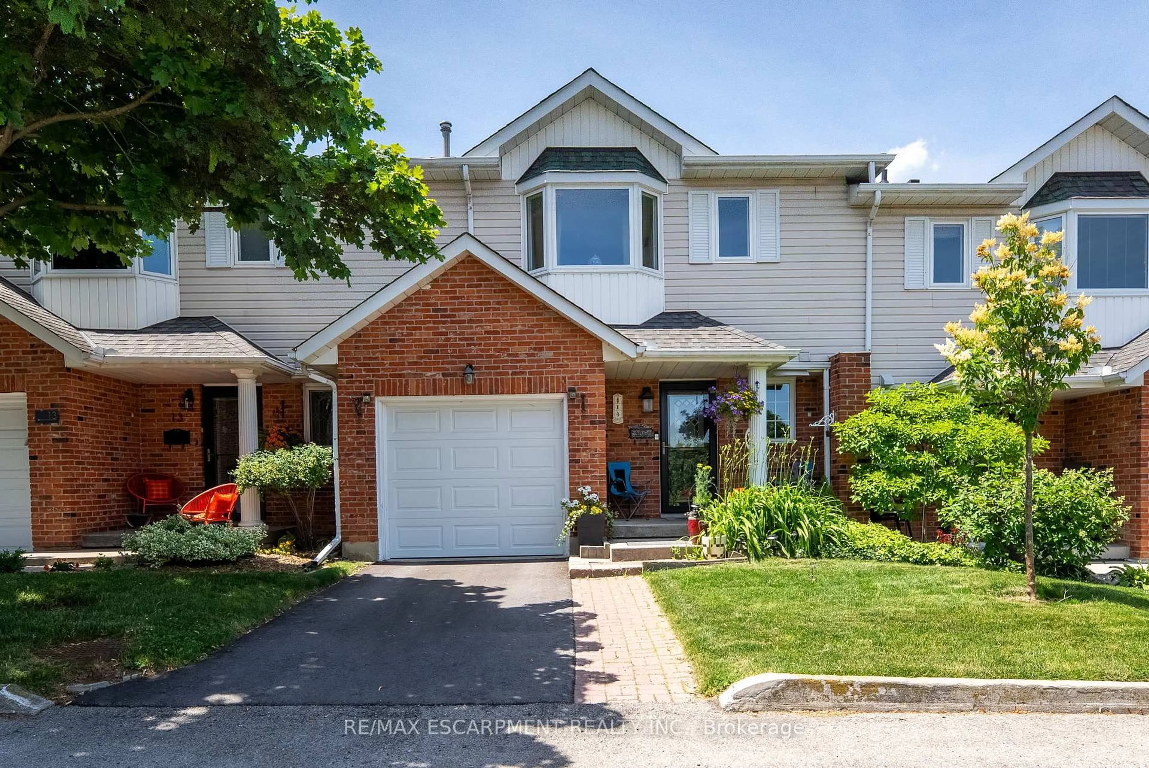 Home with brick exterior material, street for 20 Meadowlands Blvd #14, Hamilton Ontario L9K 1J5