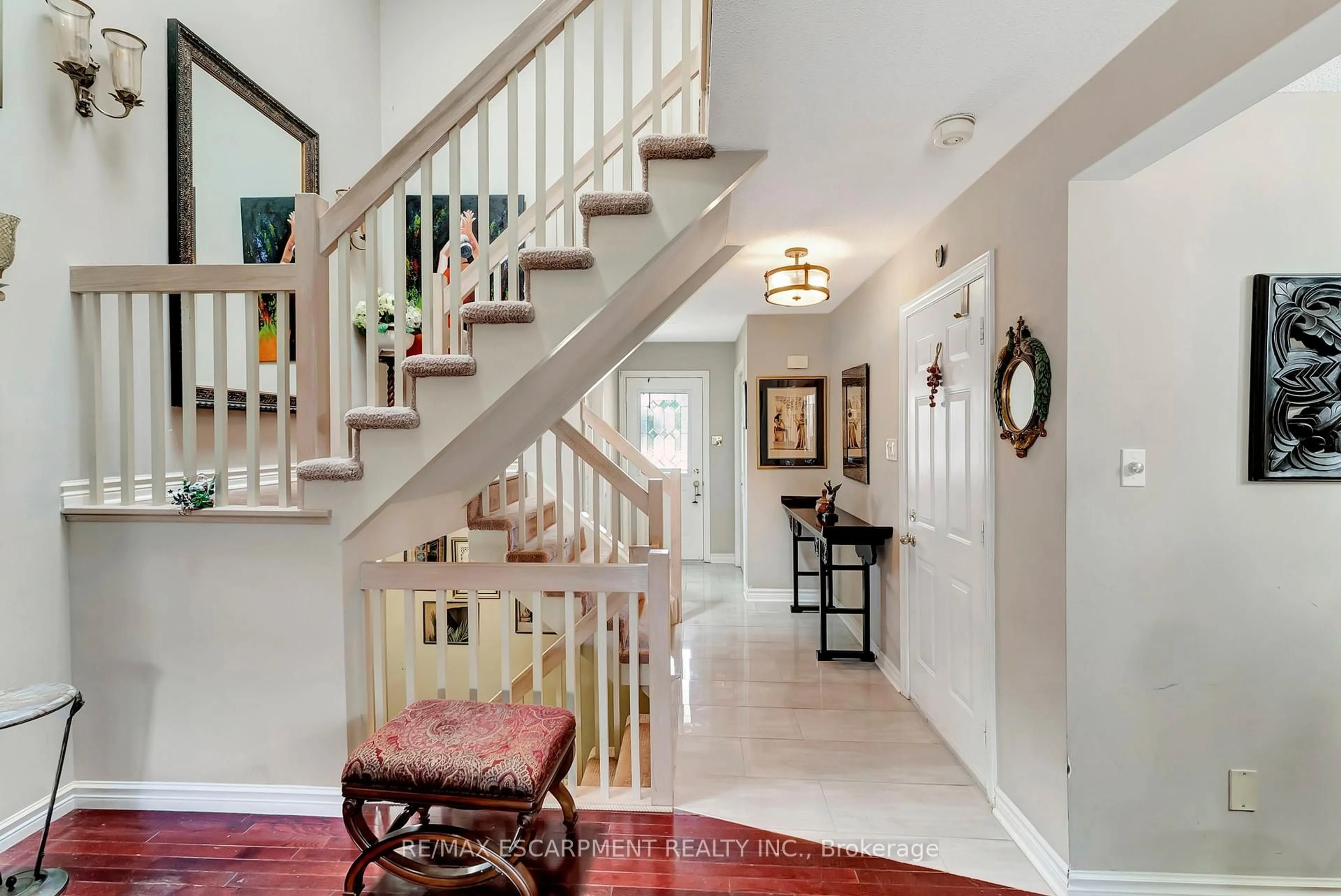 Indoor entryway for 20 Meadowlands Blvd #14, Hamilton Ontario L9K 1J5