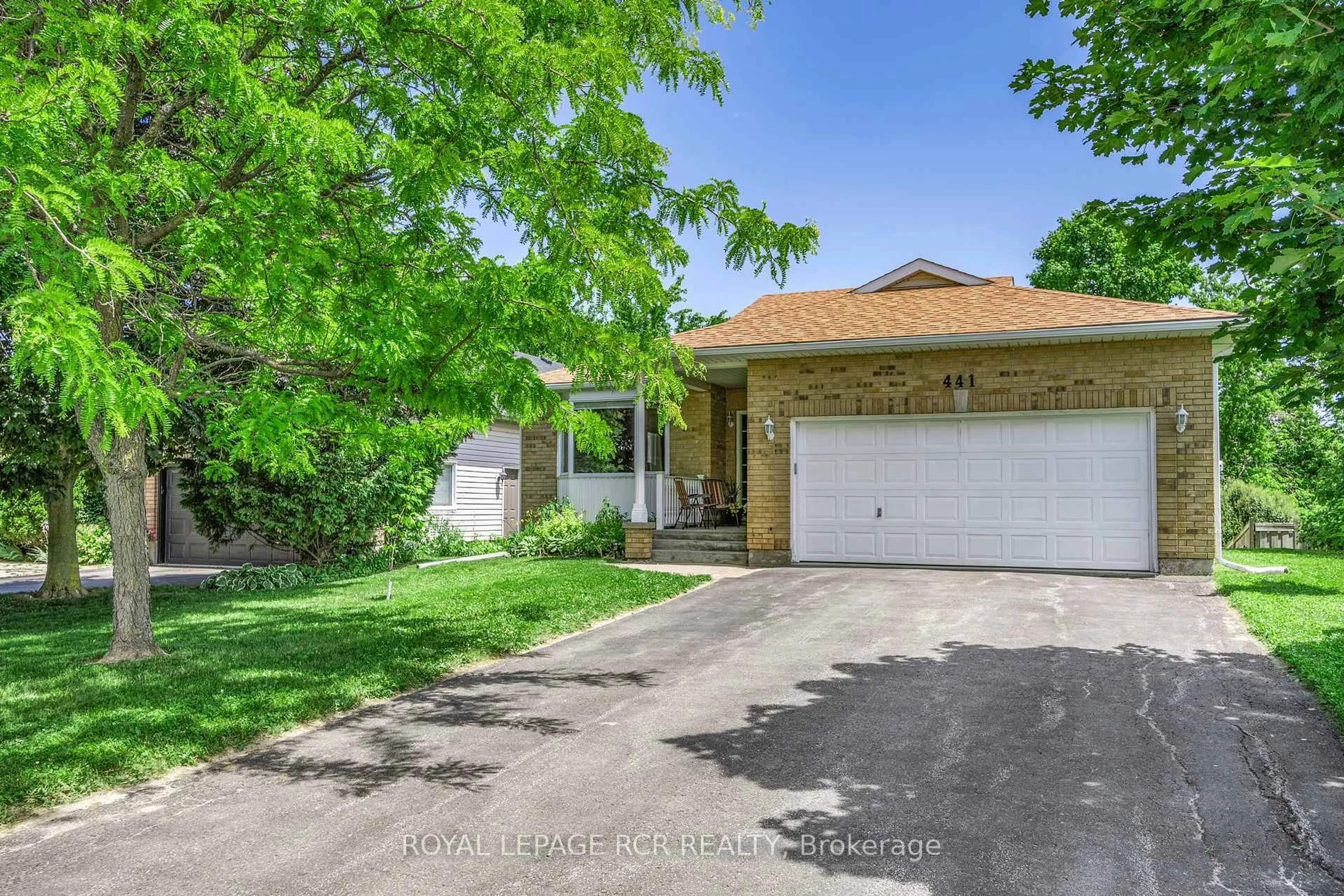 A pic from outside/outdoor area/front of a property/back of a property/a pic from drone, street for 441 Greenwood St, Shelburne Ontario L9V 3B1