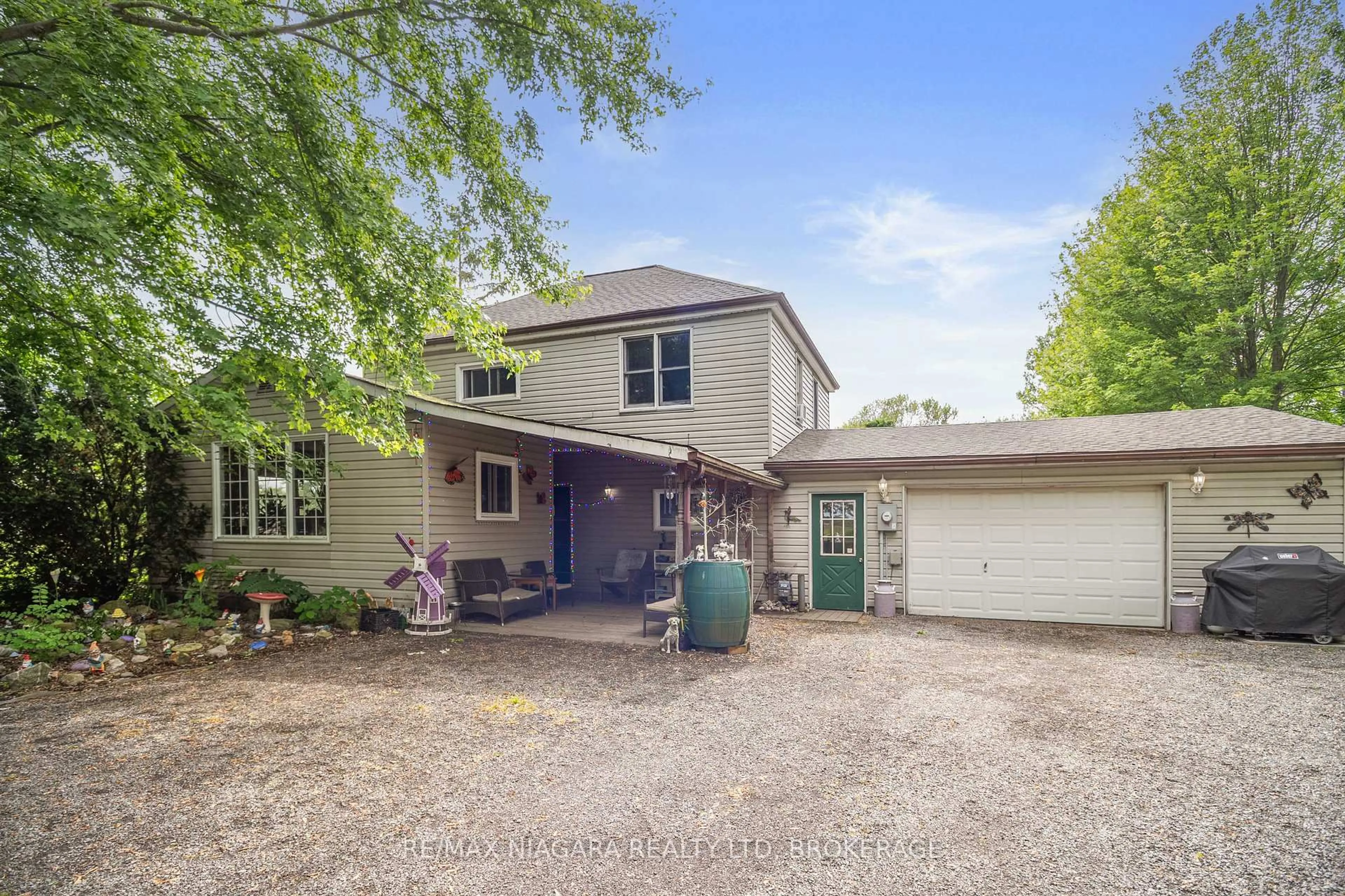 A pic from outside/outdoor area/front of a property/back of a property/a pic from drone, street for 11284 Golf Course Rd, Wainfleet Ontario L3K 5V4