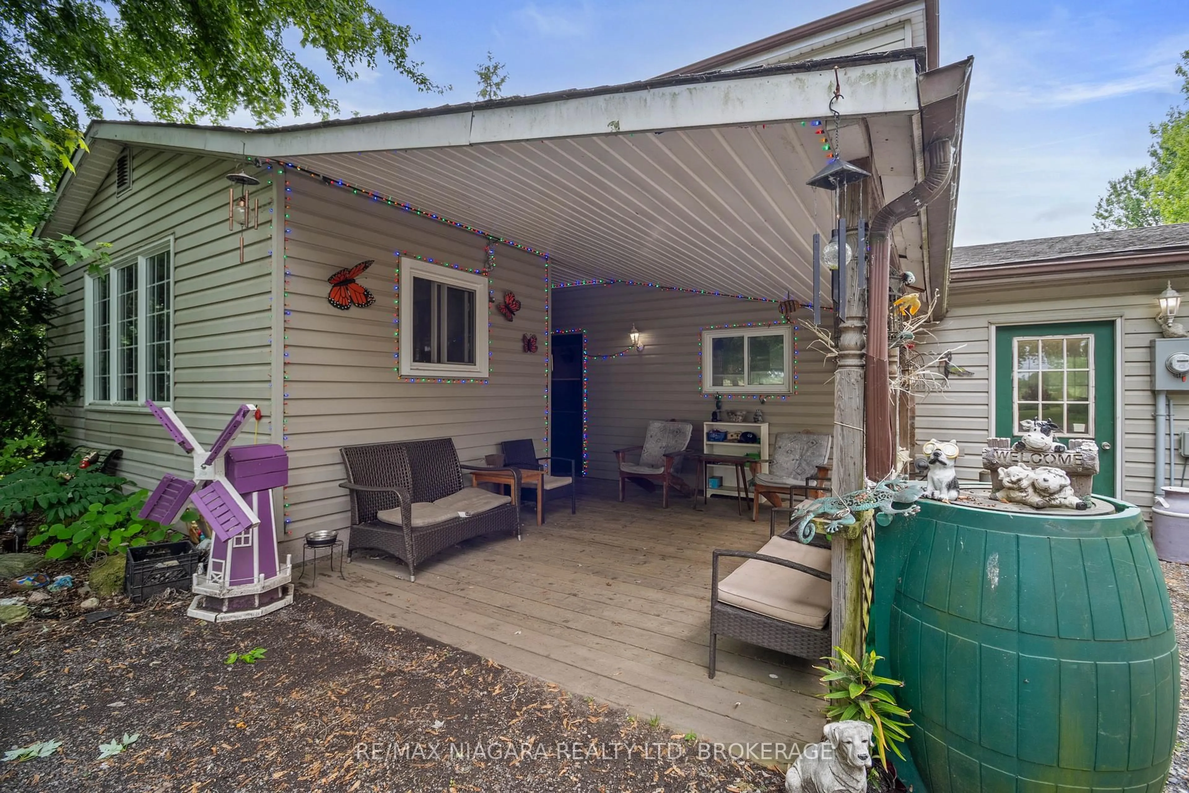 Patio, street for 11284 Golf Course Rd, Wainfleet Ontario L3K 5V4