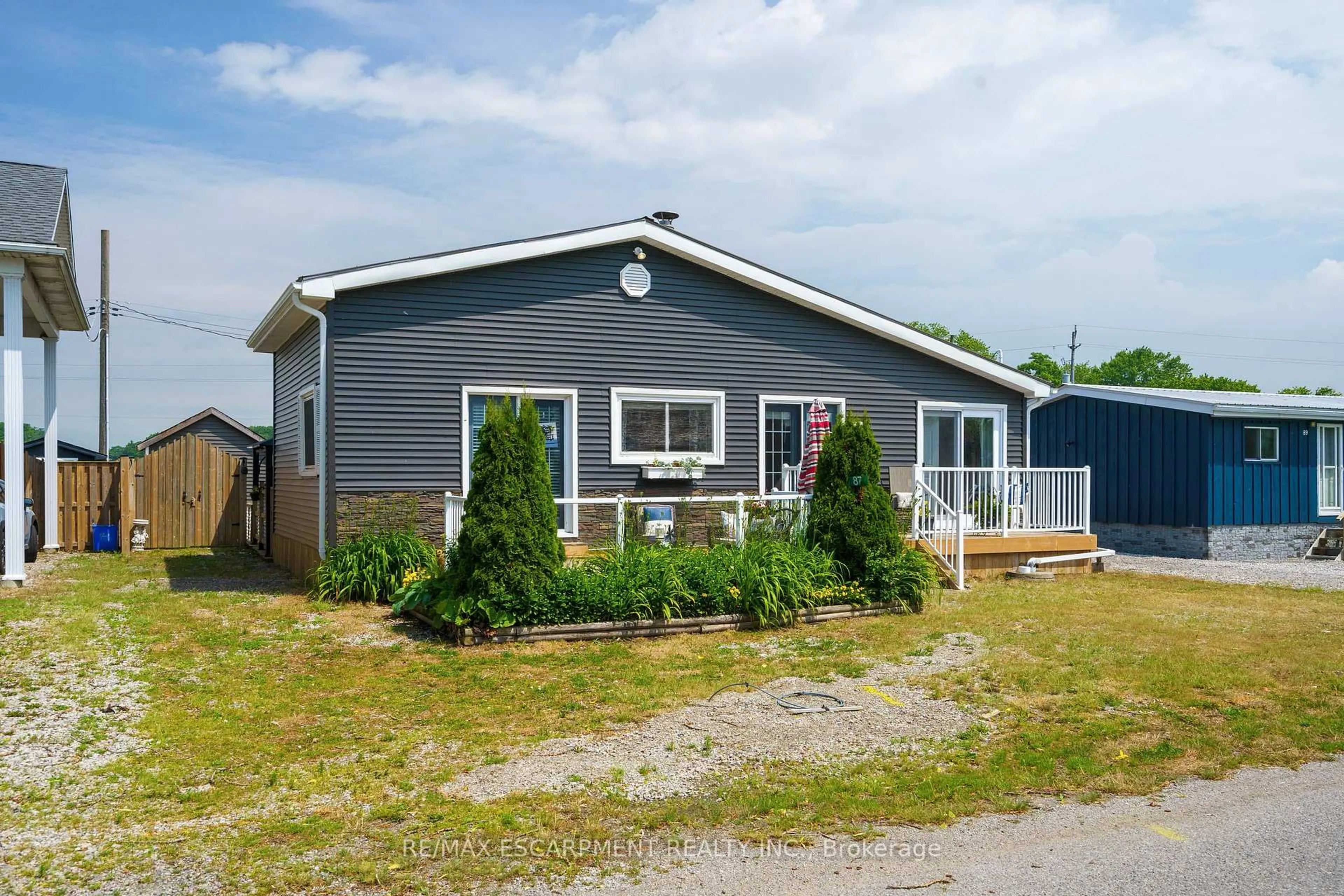 Home with vinyl exterior material, building for 87 Lakeshore Rd, Haldimand Ontario N0A 1N3