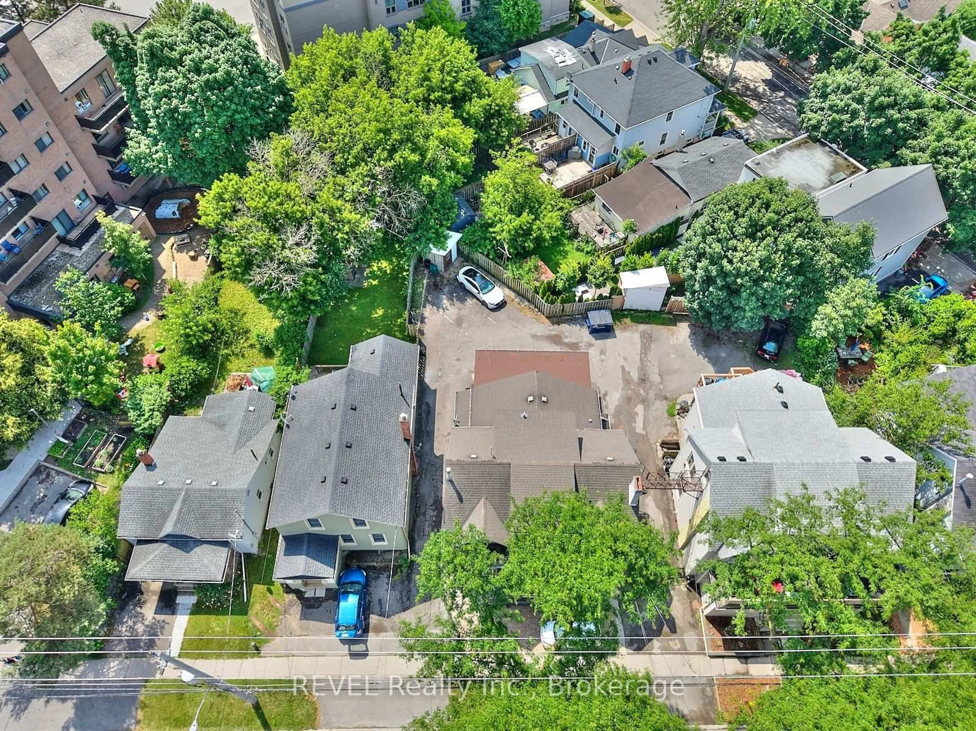 A pic from outside/outdoor area/front of a property/back of a property/a pic from drone, street for 50 Welland Ave, St. Catharines Ontario L2R 2M5