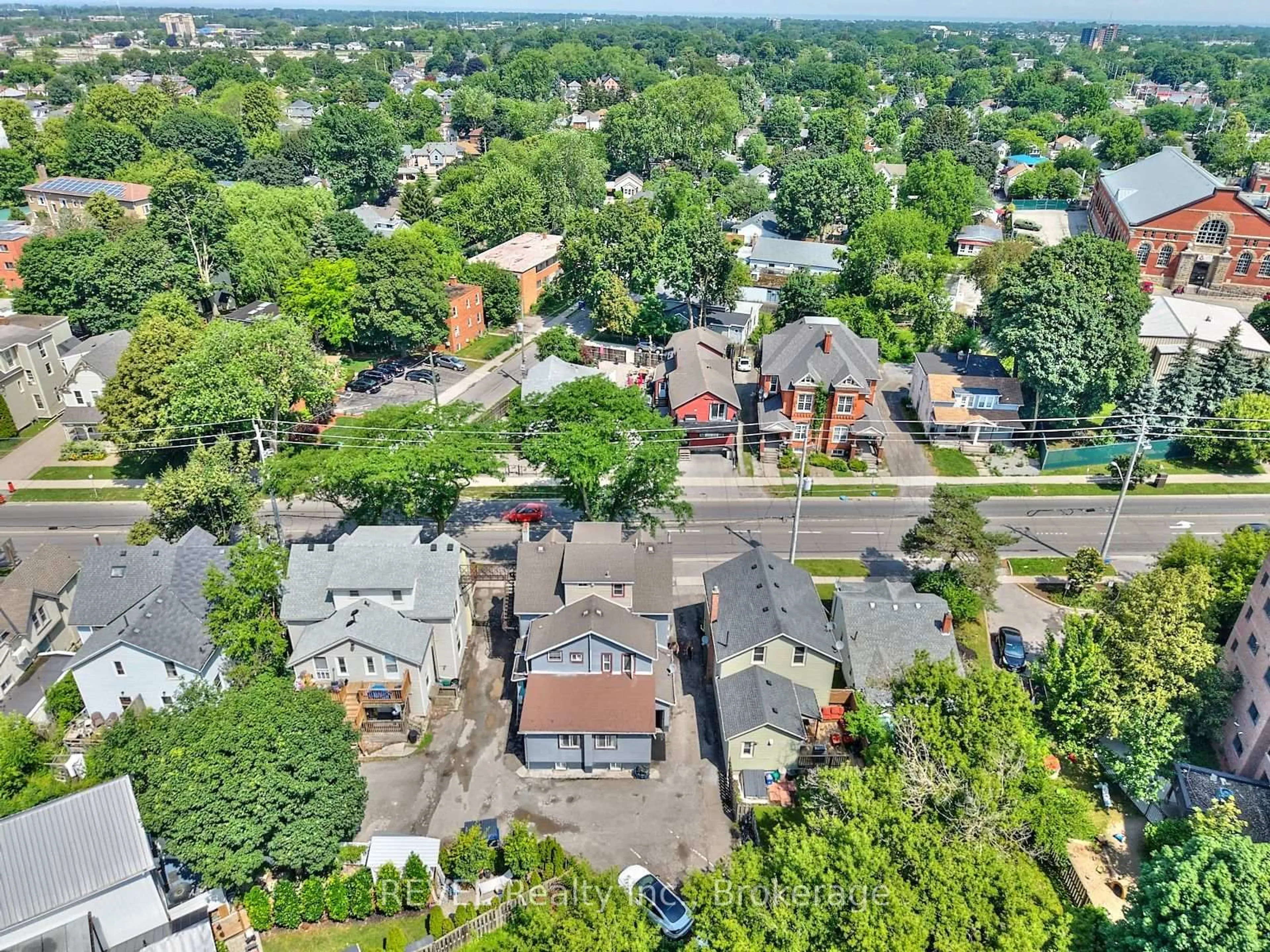 A pic from outside/outdoor area/front of a property/back of a property/a pic from drone, street for 50 Welland Ave, St. Catharines Ontario L2R 2M5
