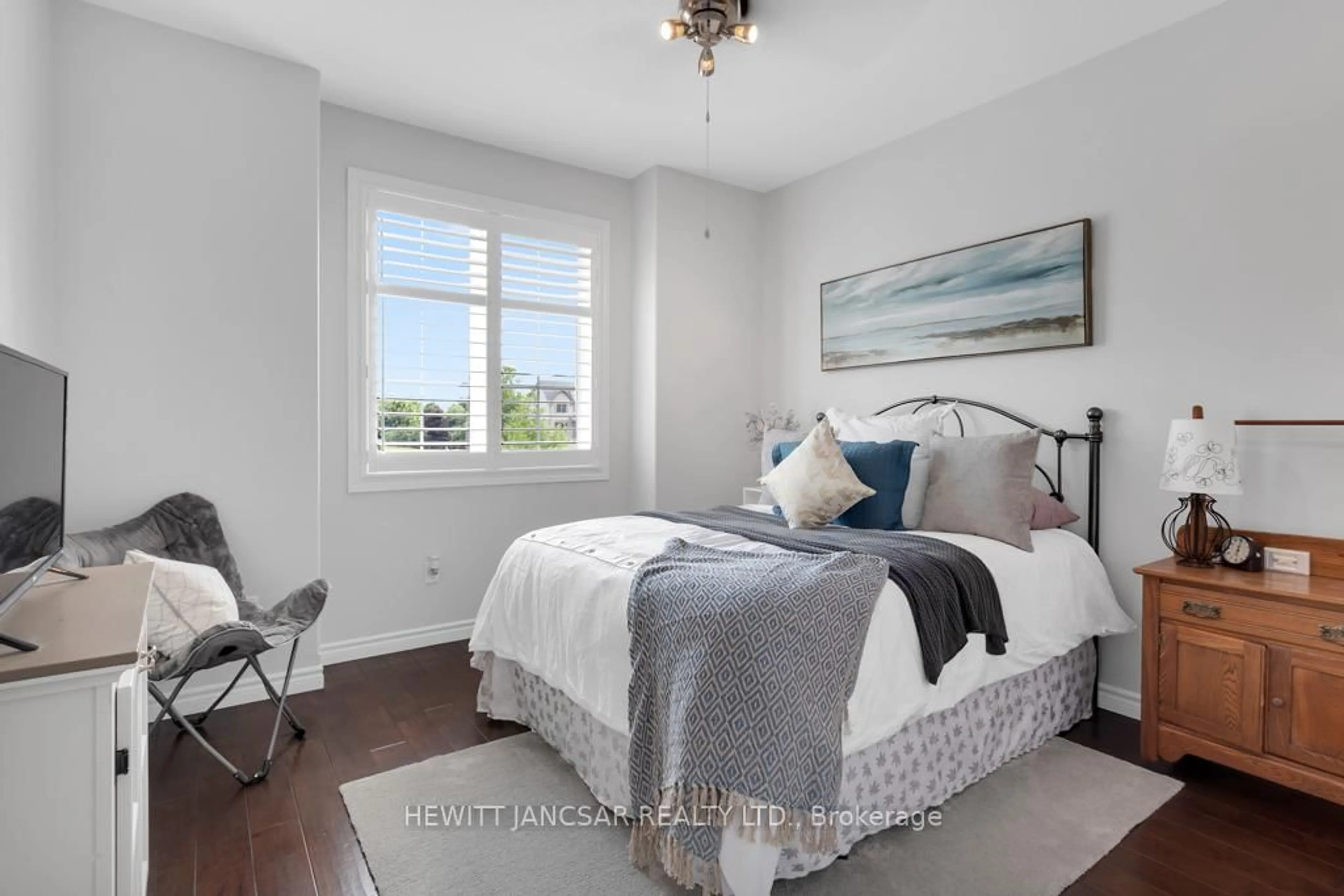 Bedroom with bed, unknown for 6 Macneil Crt, Brant Ontario N3S 0G3