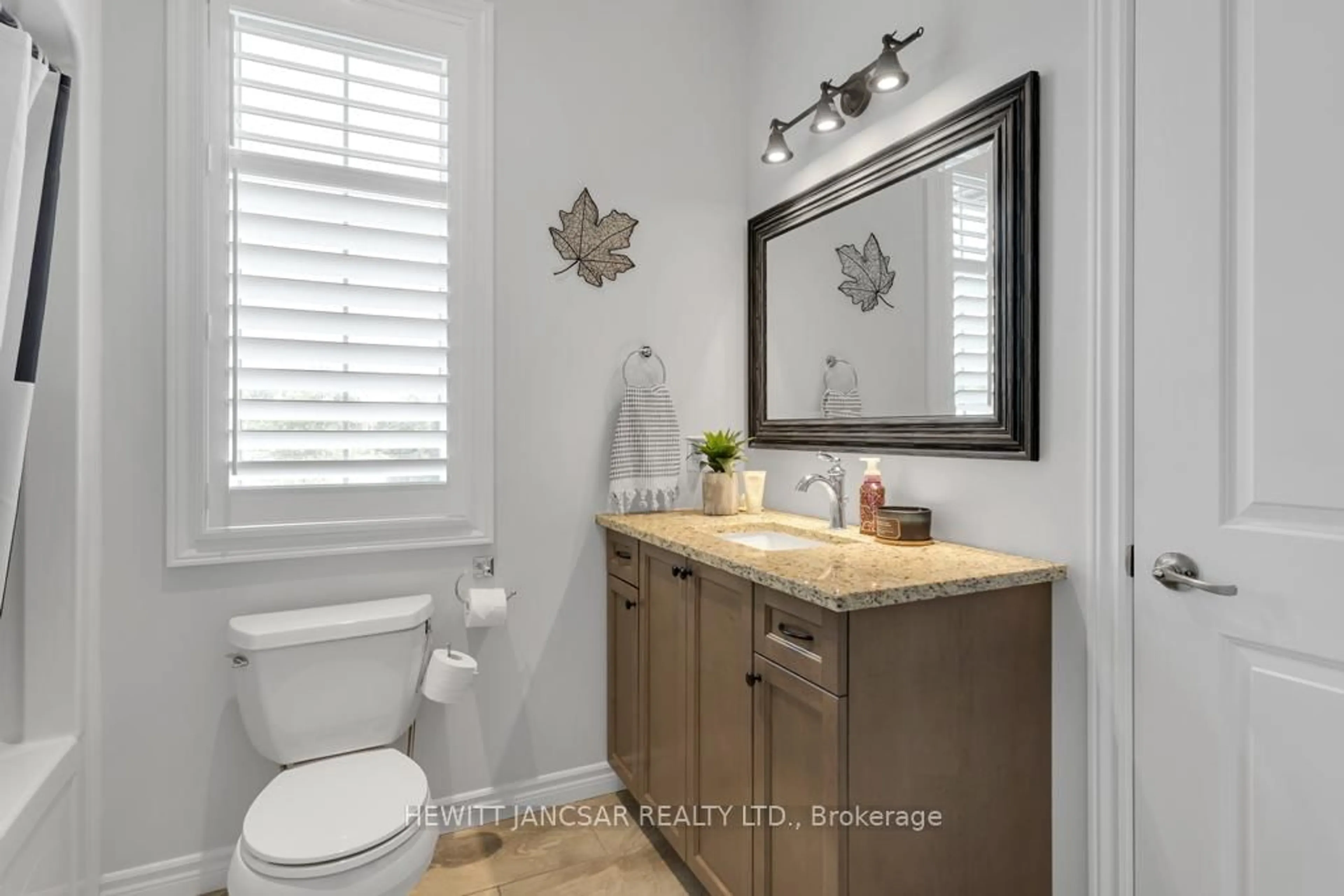 Standard bathroom, ceramic/tile floor for 6 Macneil Crt, Brant Ontario N3S 0G3
