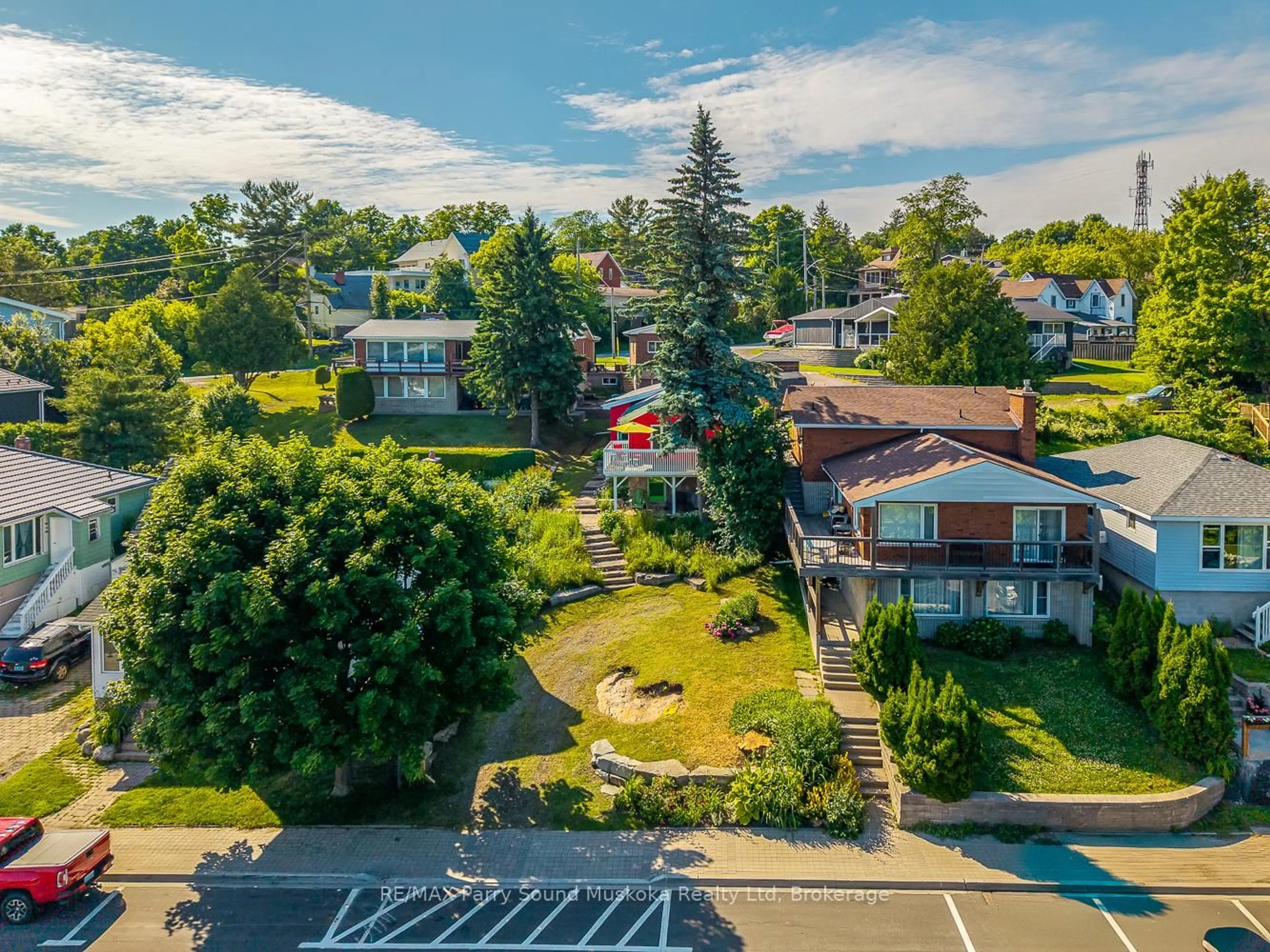 A pic from outside/outdoor area/front of a property/back of a property/a pic from drone, unknown for 34 Bay St, Parry Sound Ontario P2A 1S5