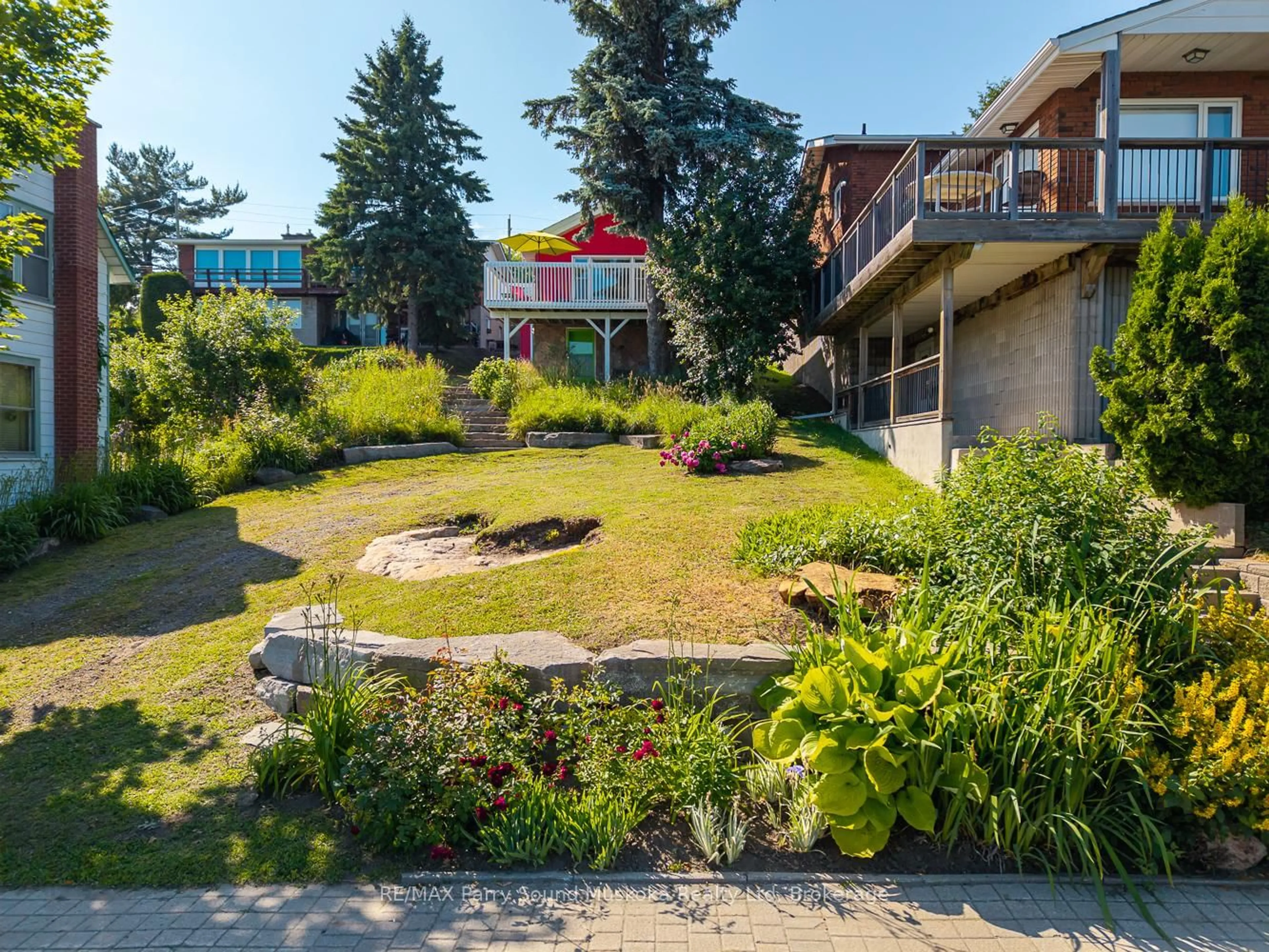 Patio, street for 34 Bay St, Parry Sound Ontario P2A 1S5