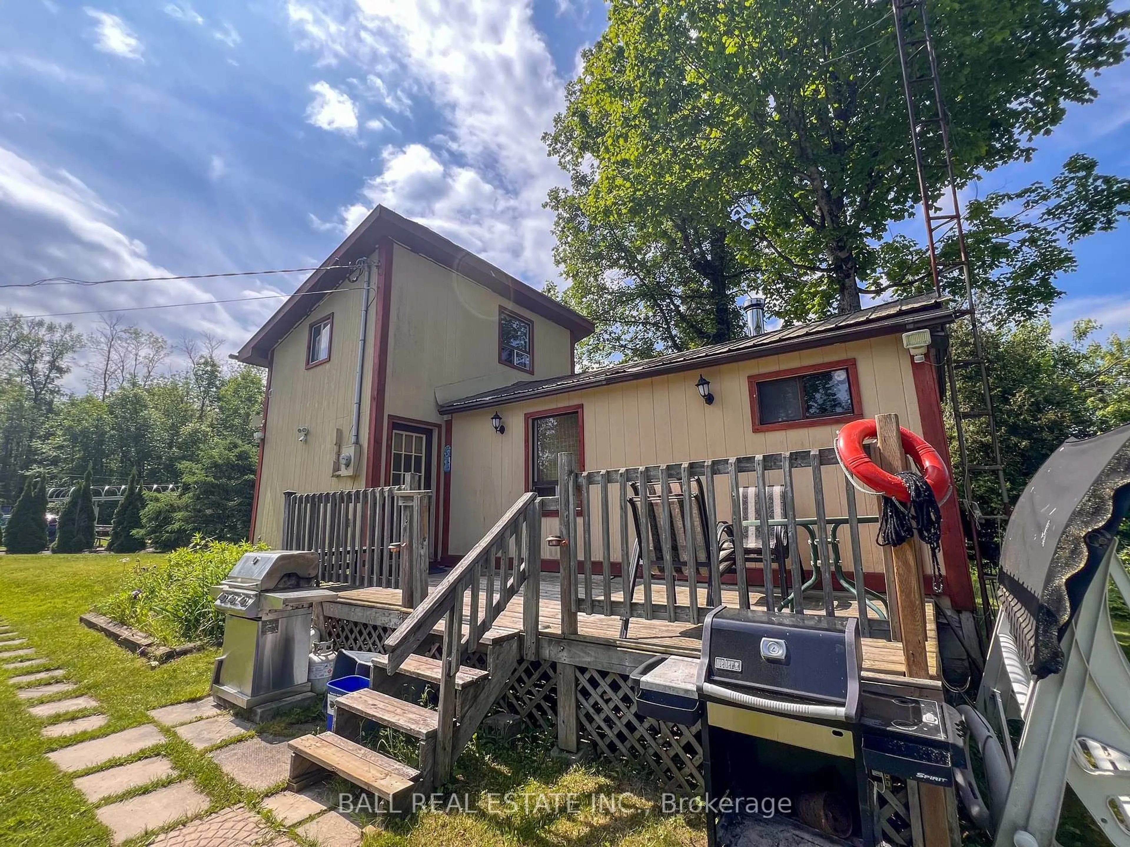 A pic from outside/outdoor area/front of a property/back of a property/a pic from drone, unknown for 106 Fidlar Crt, Limoges Ontario K0K 2M0