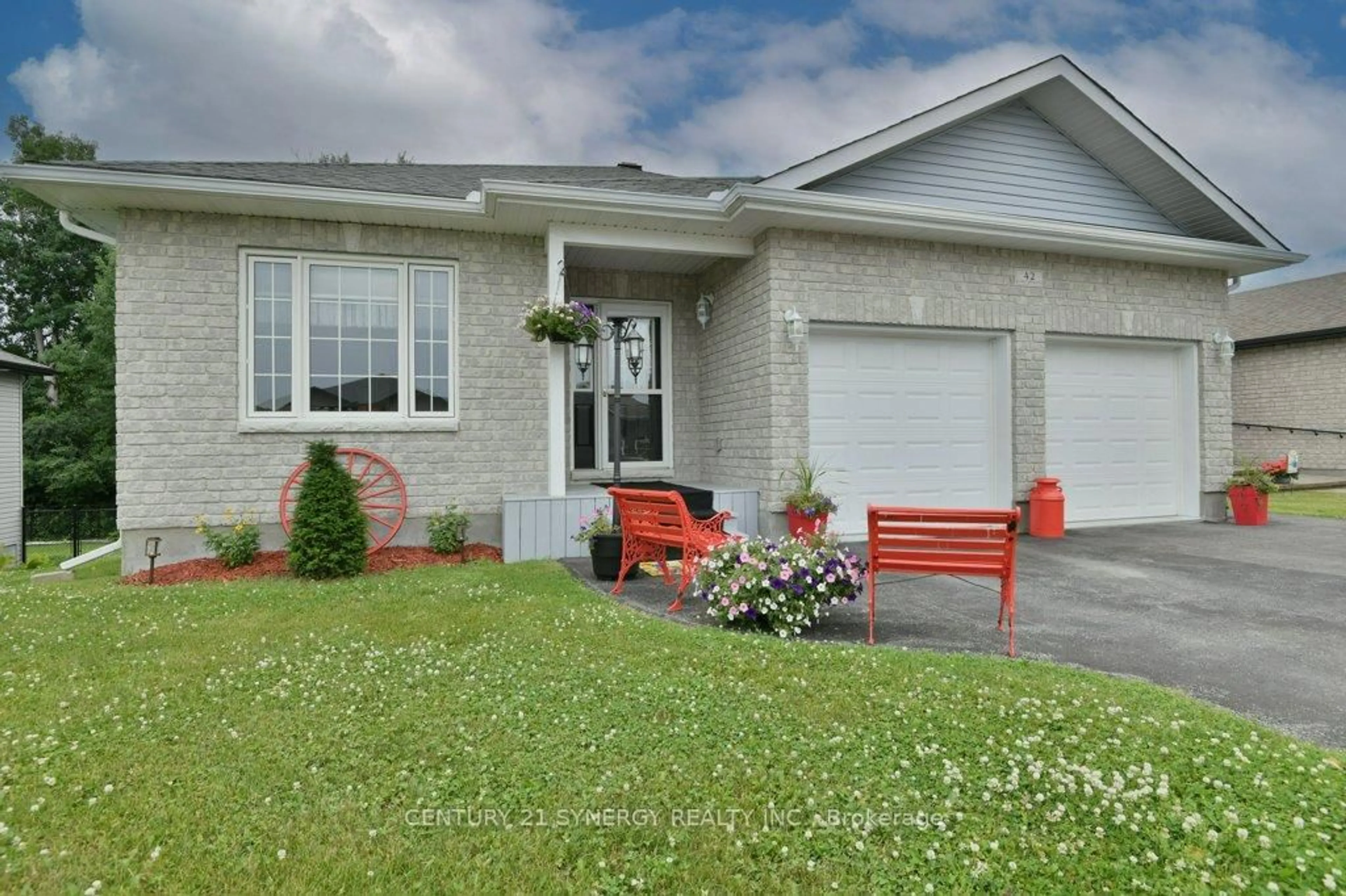 Home with vinyl exterior material, street for 42 Code Cres, Smiths Falls Ontario K7A 0A9