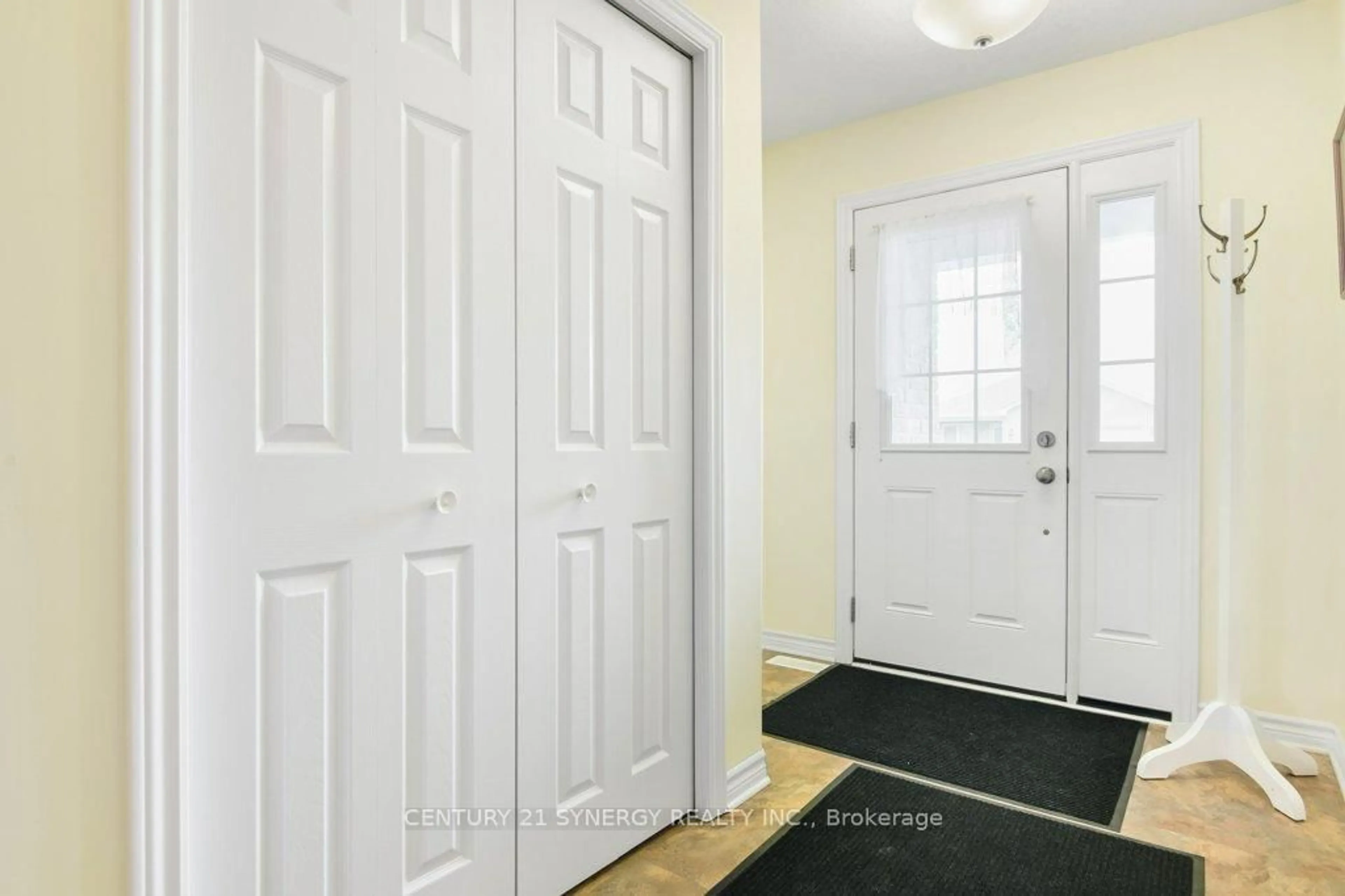 Indoor entryway for 42 Code Cres, Smiths Falls Ontario K7A 0A9