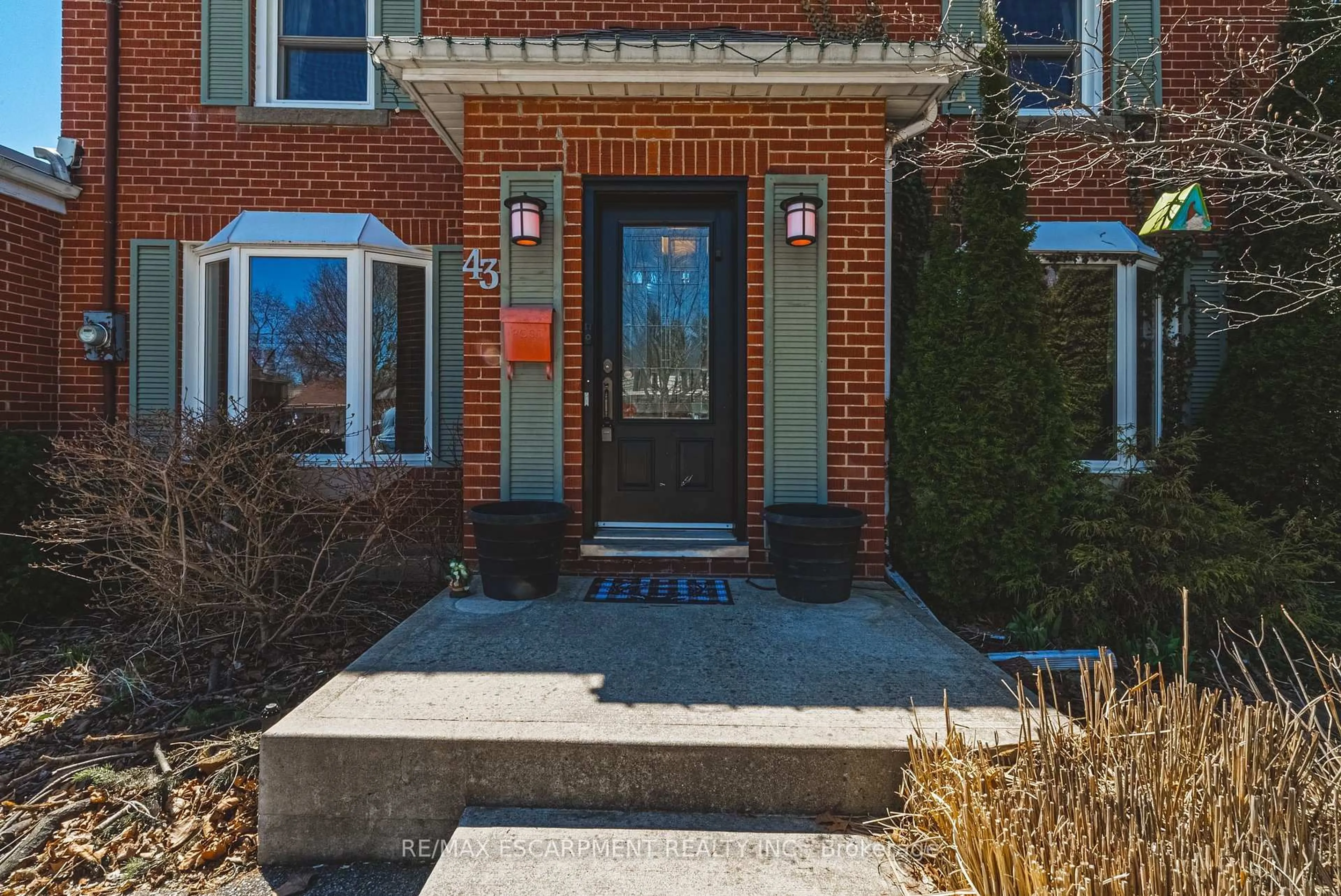 Home with brick exterior material, street for 43 Franklin St, Brant Ontario N3R 1T2