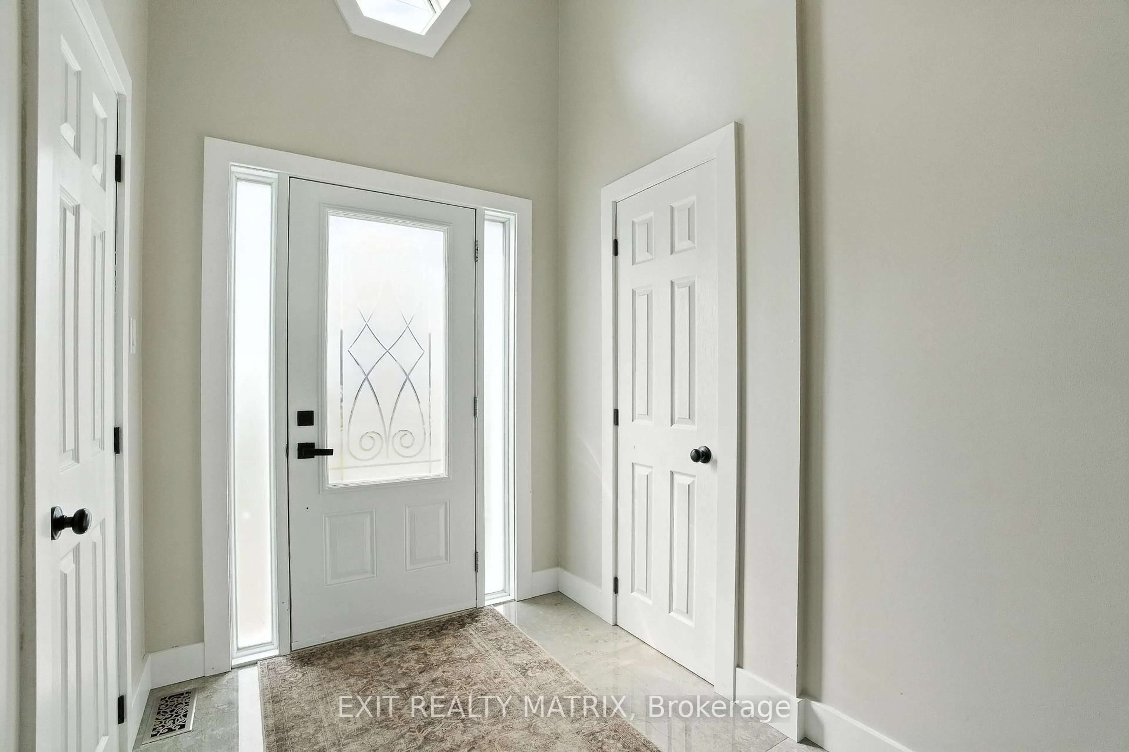Indoor entryway for 156 Centenaire St, Russell Ontario K0A 1W0