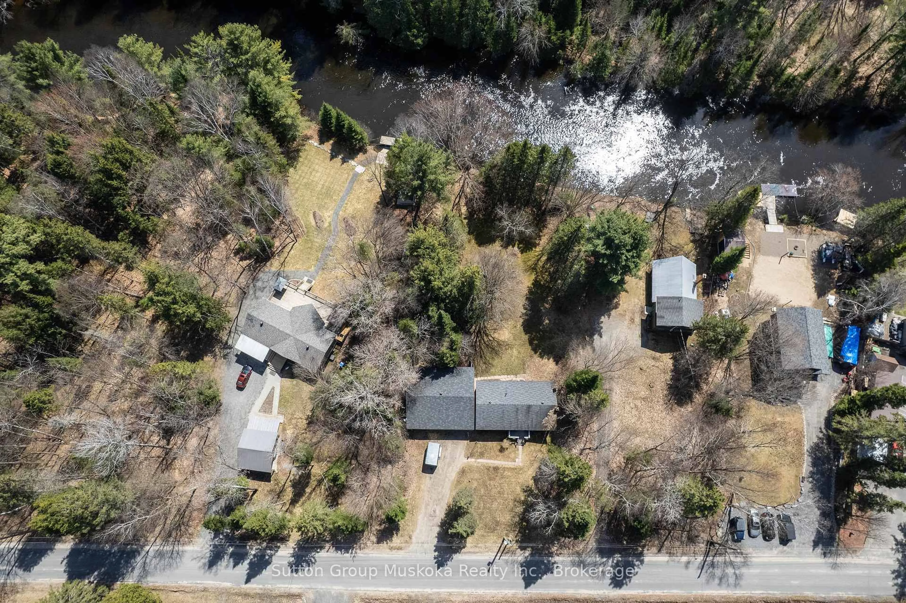 A pic from outside/outdoor area/front of a property/back of a property/a pic from drone, unknown for 15 Glen Acres Rd, Huntsville Ontario P1H 1N6