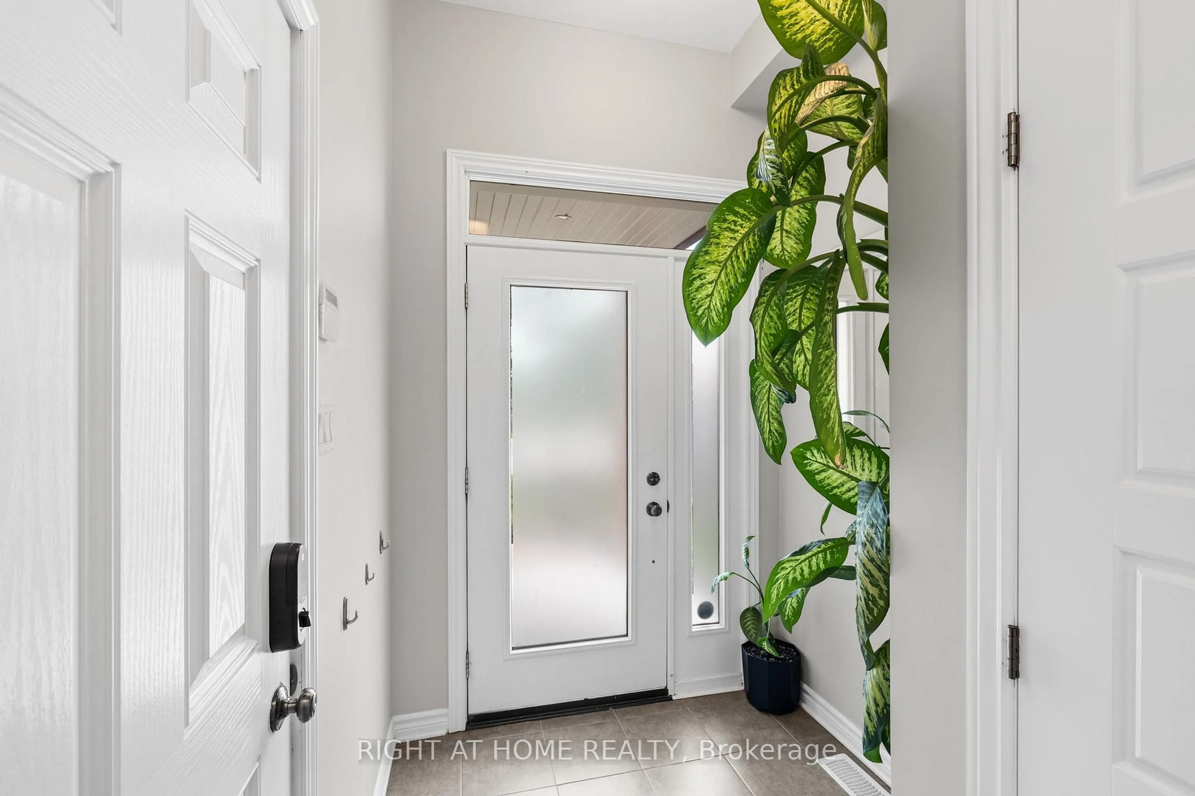 Indoor entryway for 5 Merrill St, Ottawa Ontario K2S 2M8