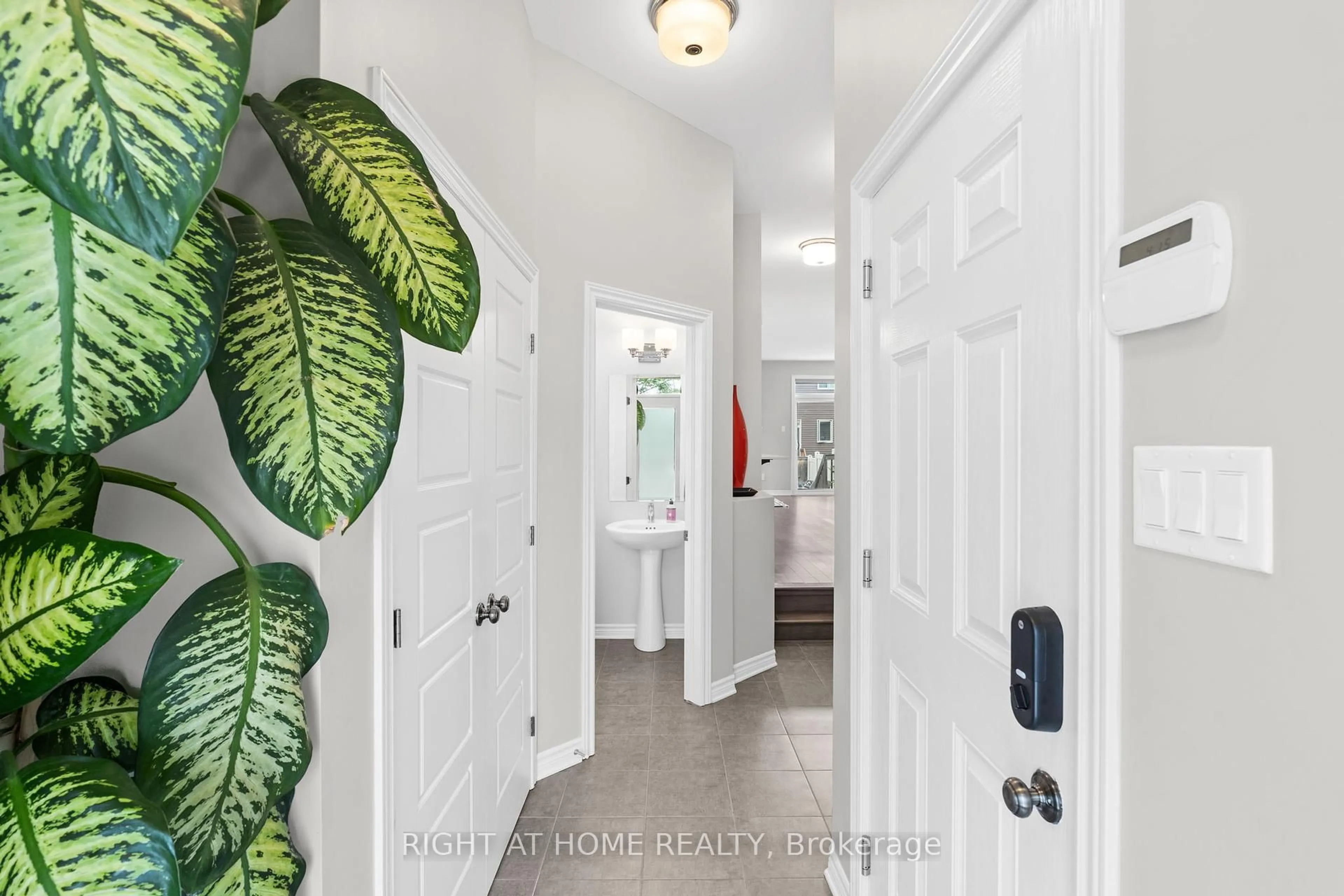 Indoor entryway for 5 Merrill St, Ottawa Ontario K2S 2M8
