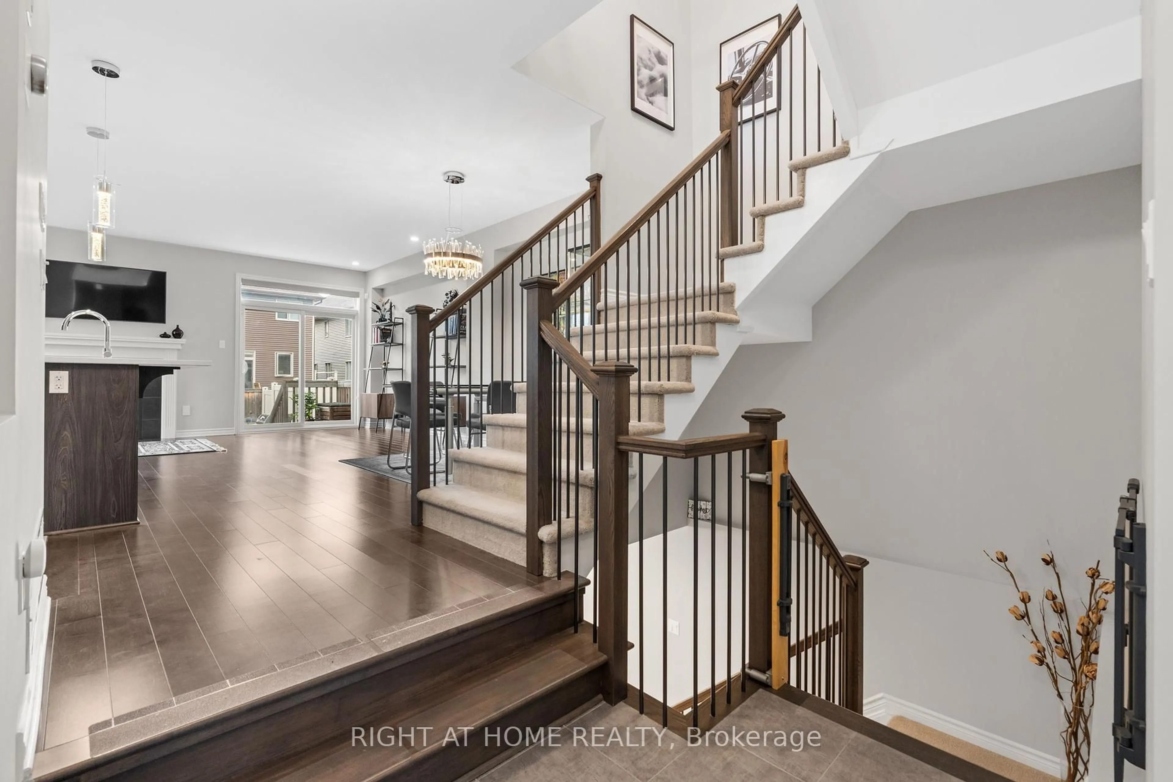 Indoor entryway for 5 Merrill St, Ottawa Ontario K2S 2M8