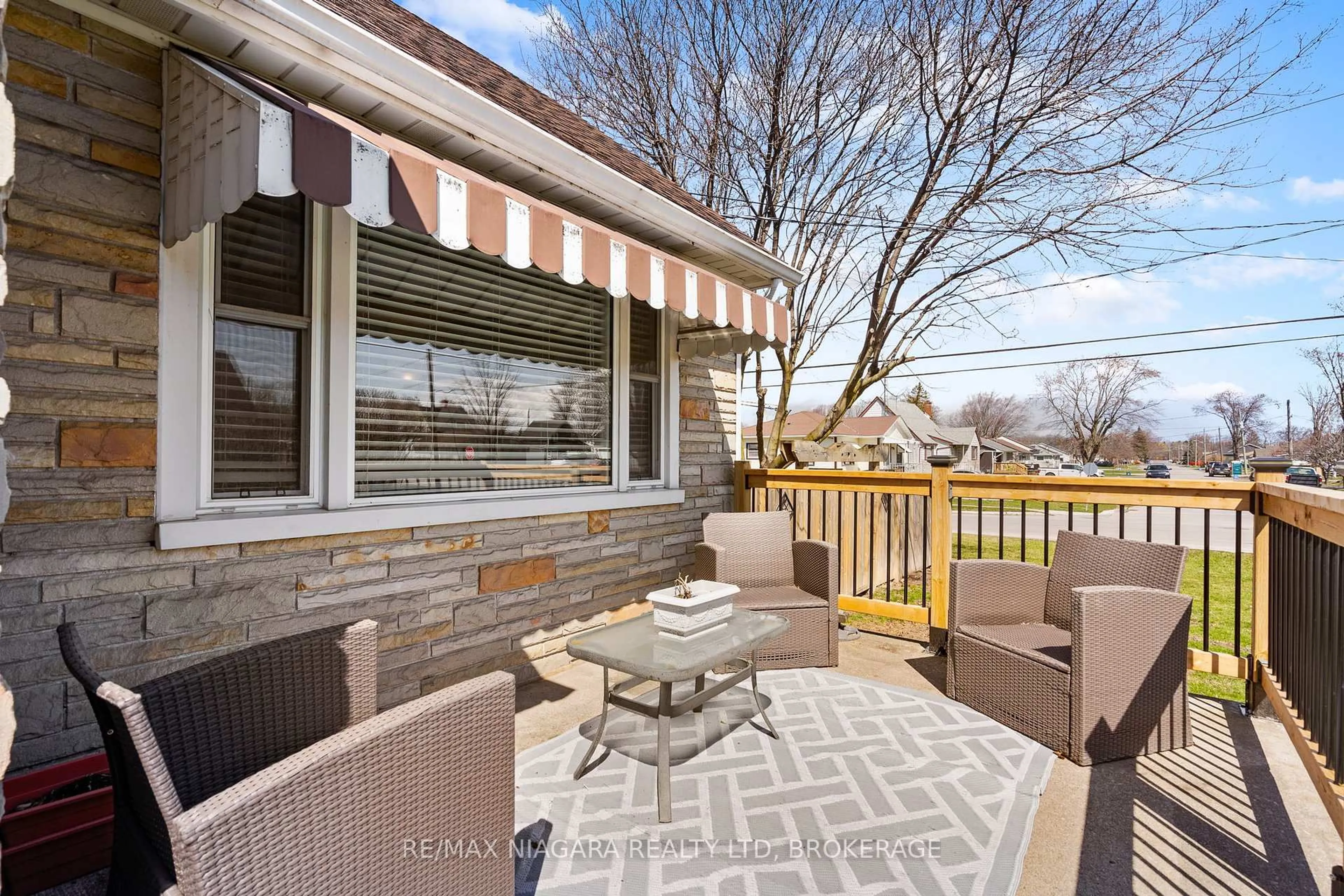Patio, water/lake/river/ocean view for 201 Knoll St, Port Colborne Ontario L3K 5B4